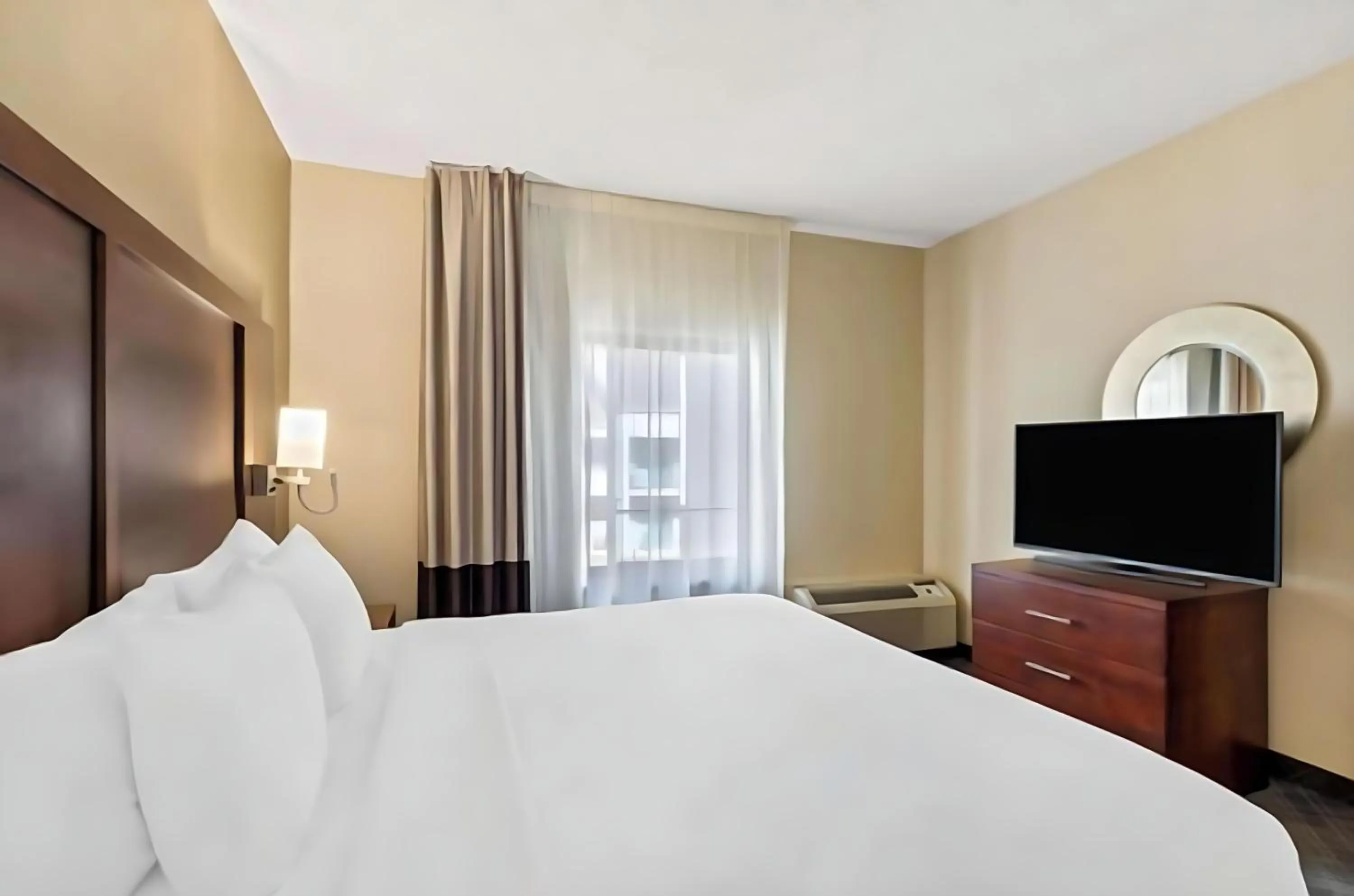 Bedroom, Bed in Comfort Inn Roswell-Dunwoody