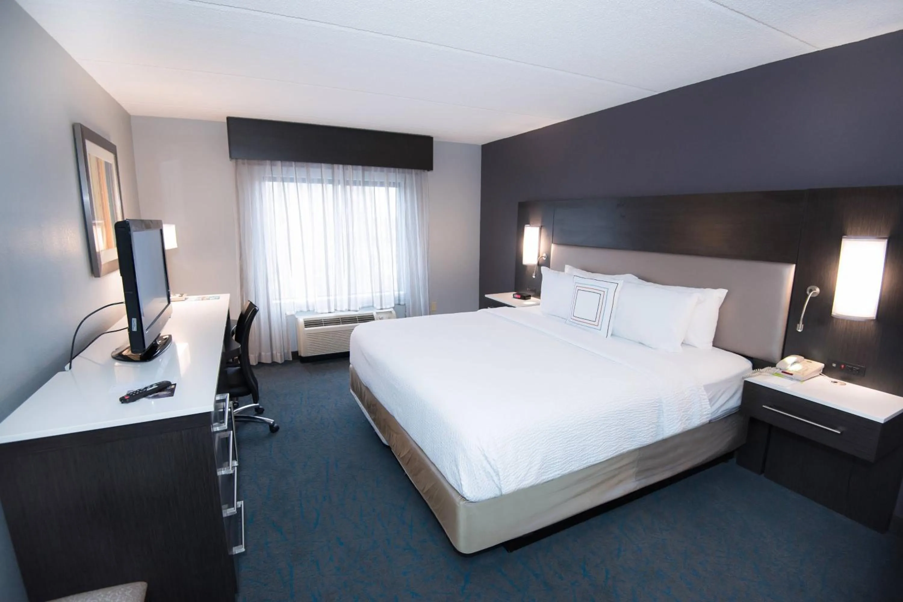 Bedroom, Bed in Fairfield Inn & Suites Atlanta Airport North