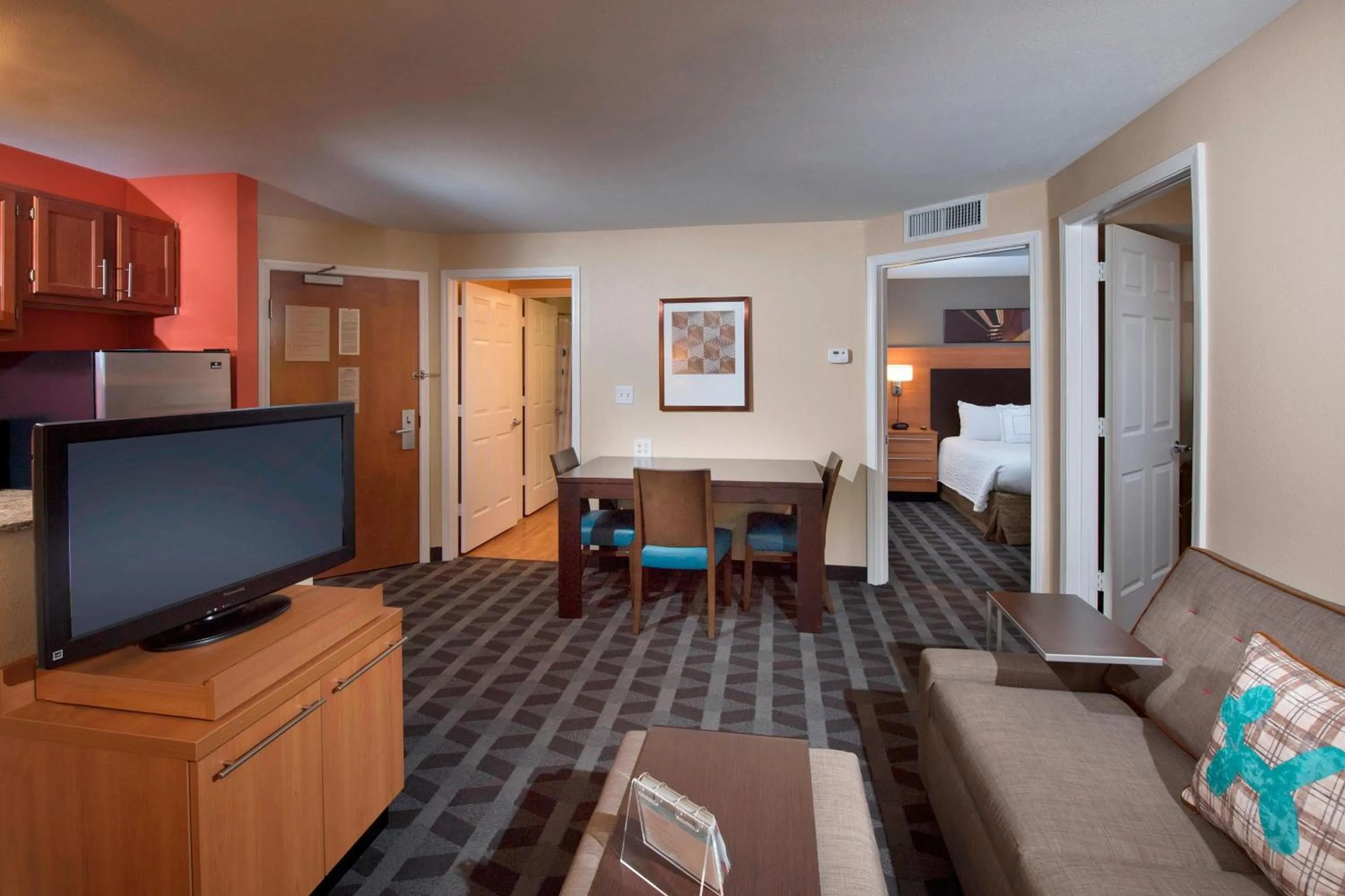 Bedroom in TownePlace Suites by Marriott Atlanta Alpharetta