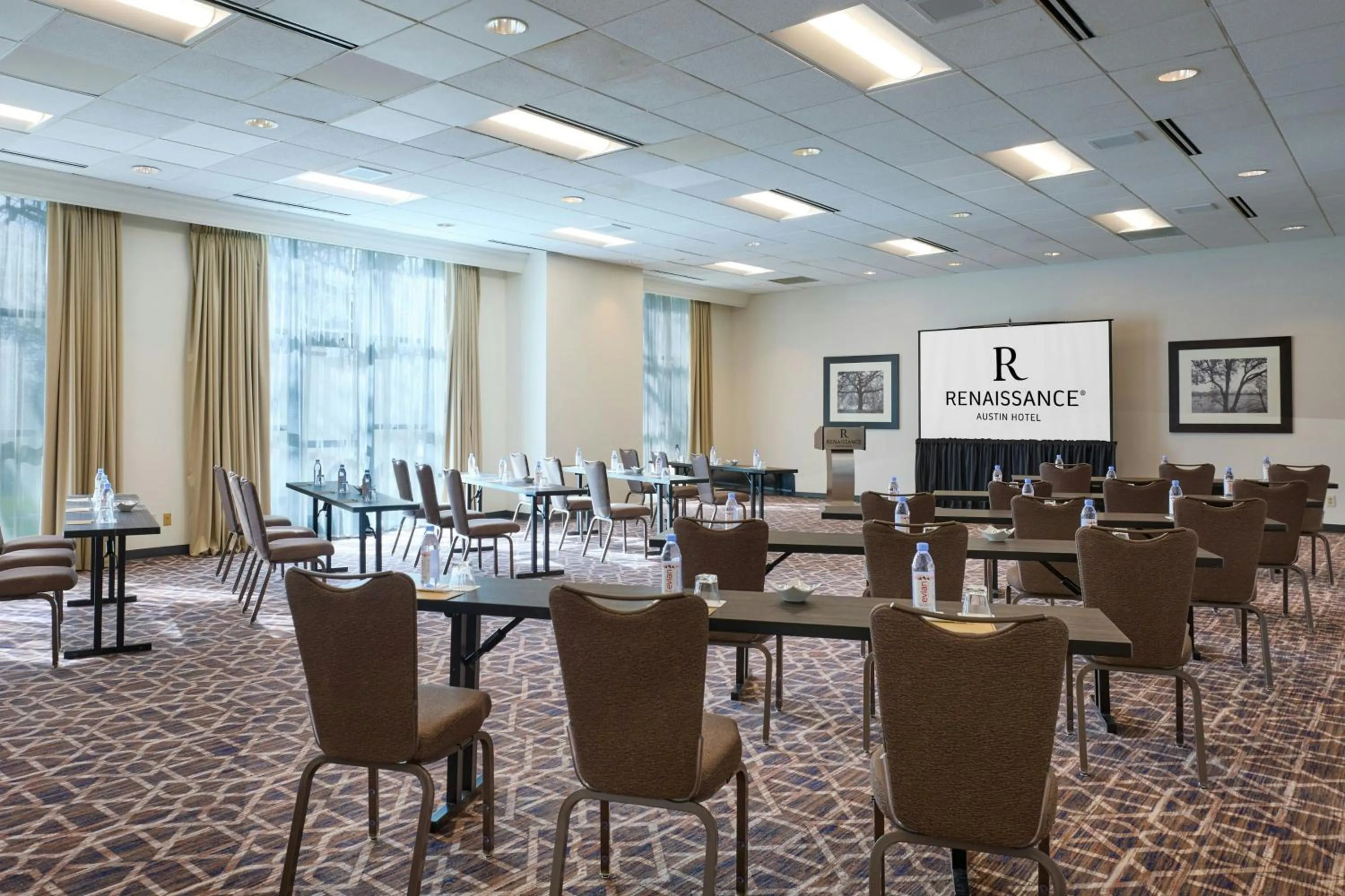 Meeting/conference room in Renaissance Austin Hotel