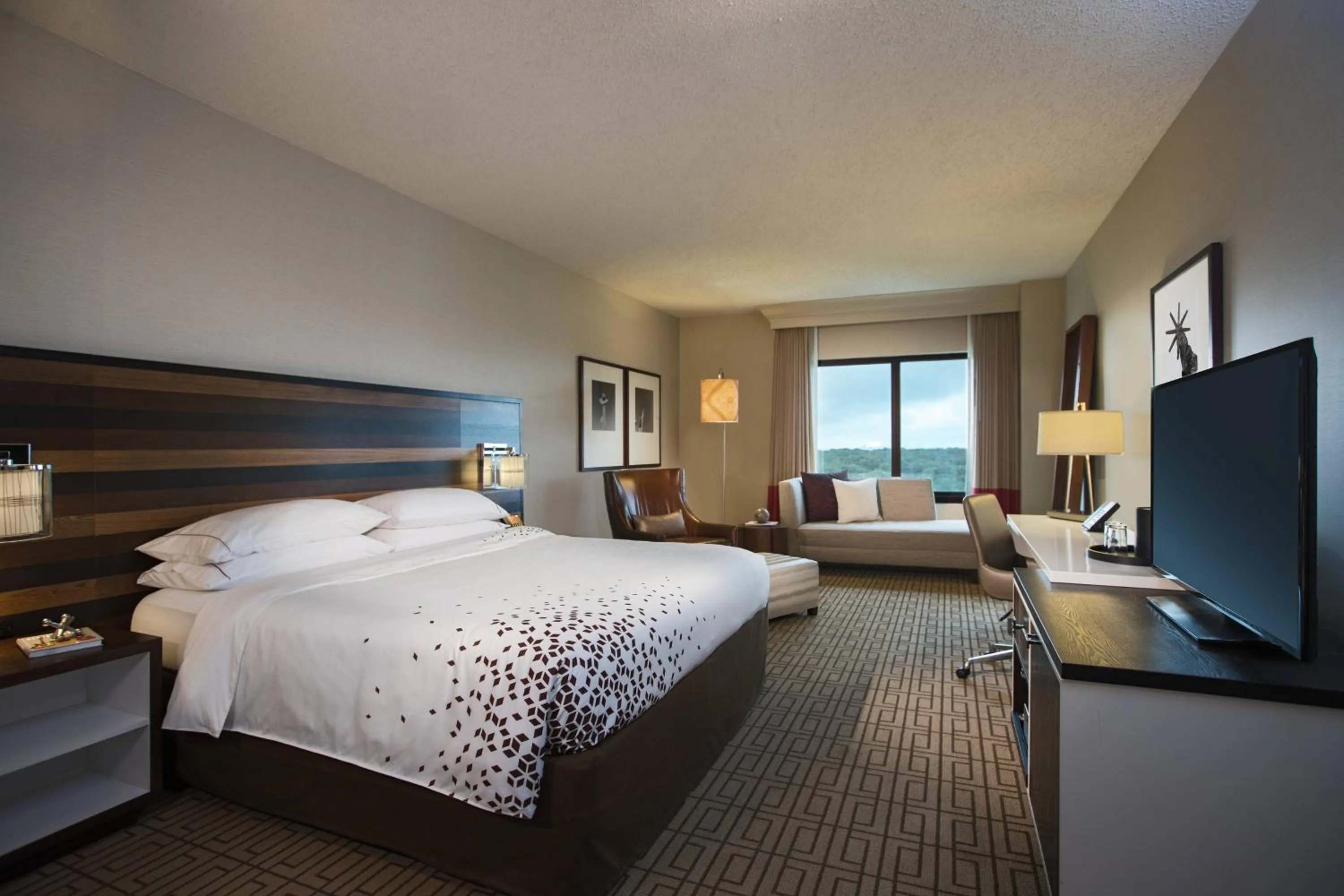 Photo of the whole room, Bed in Renaissance Austin Hotel