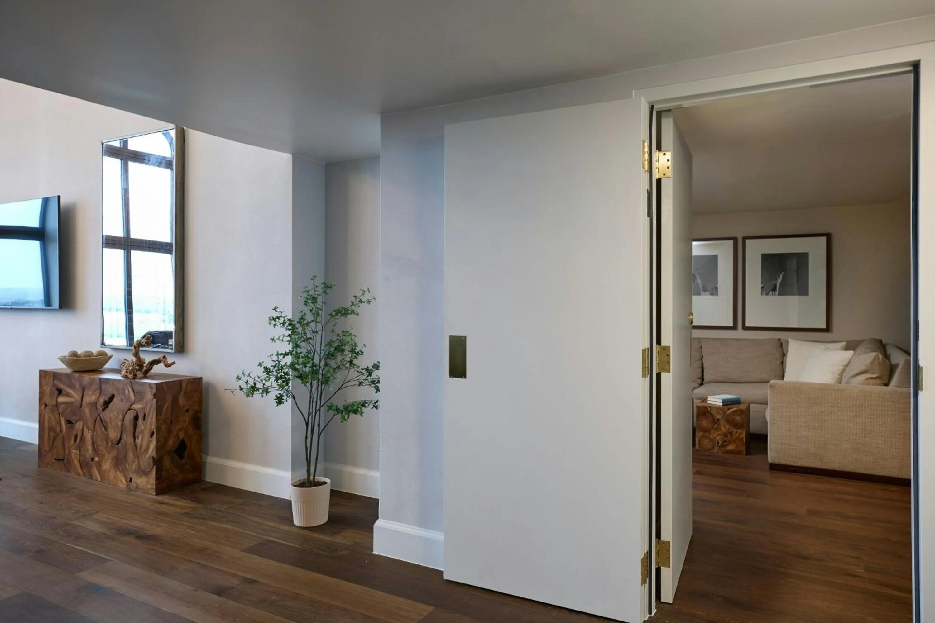 Bedroom, Bed in Renaissance Austin Hotel