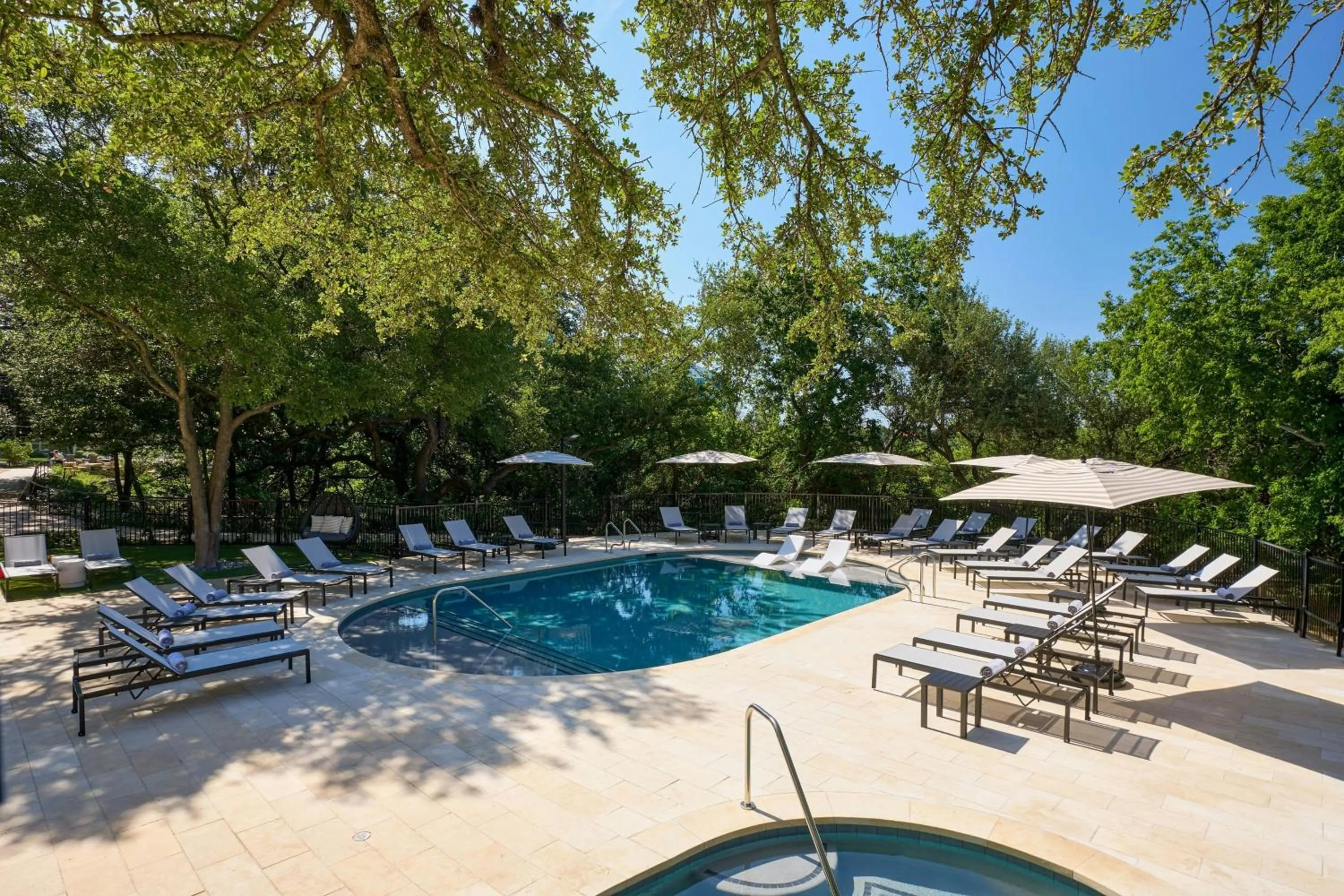 Swimming pool in Renaissance Austin Hotel
