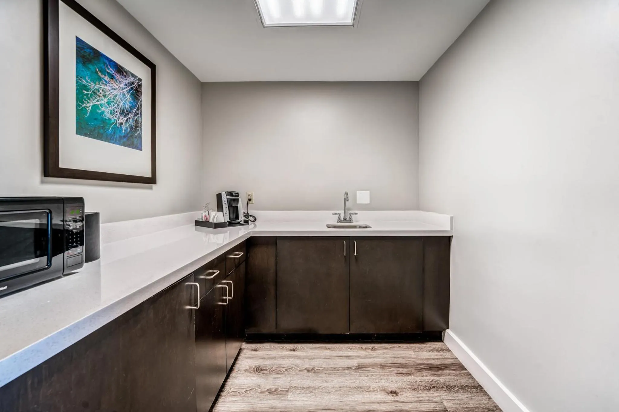 Photo of the whole room in Hotel Indigo Atlanta Vinings by IHG