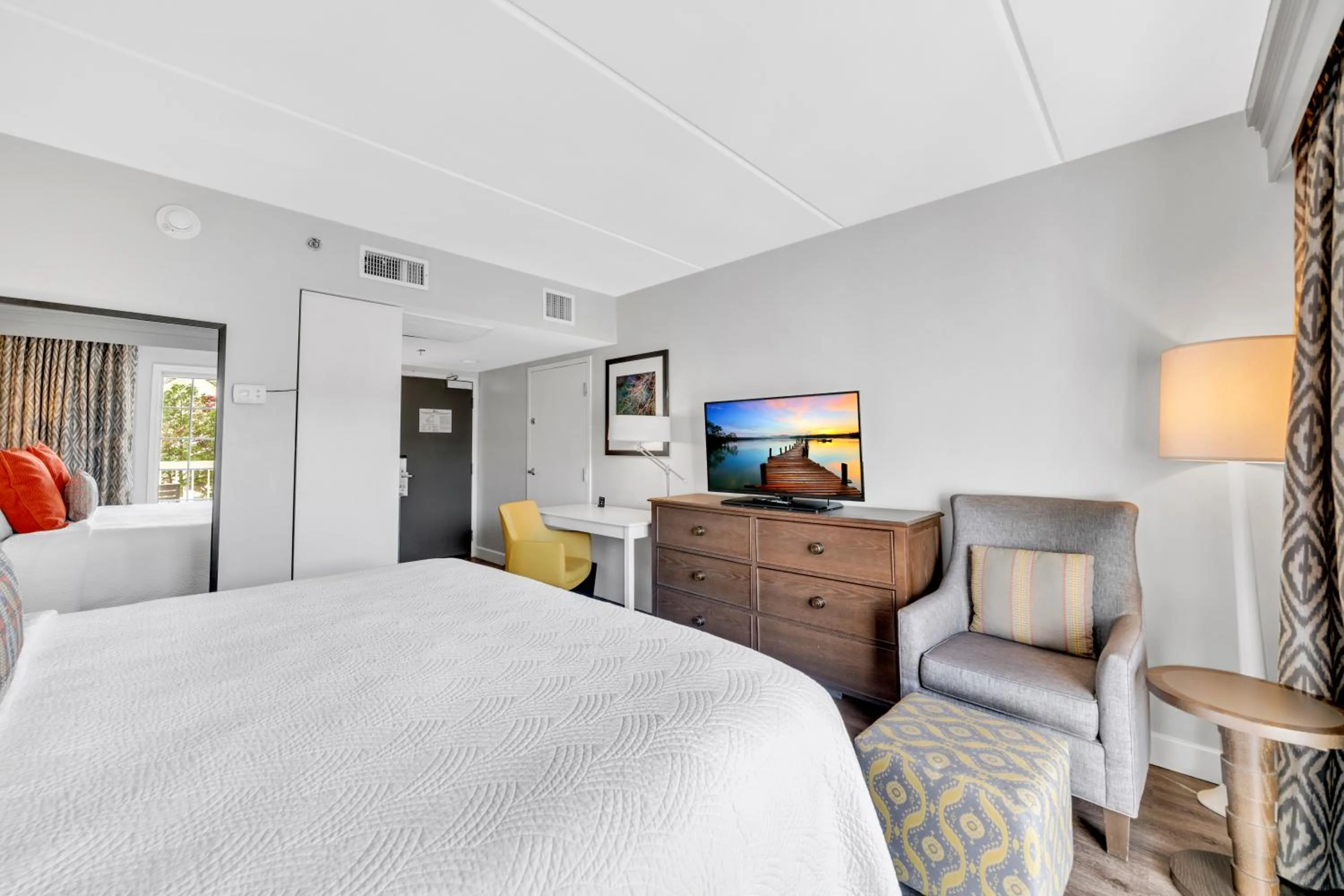 TV and multimedia, Bed in Hotel Indigo Atlanta Vinings by IHG