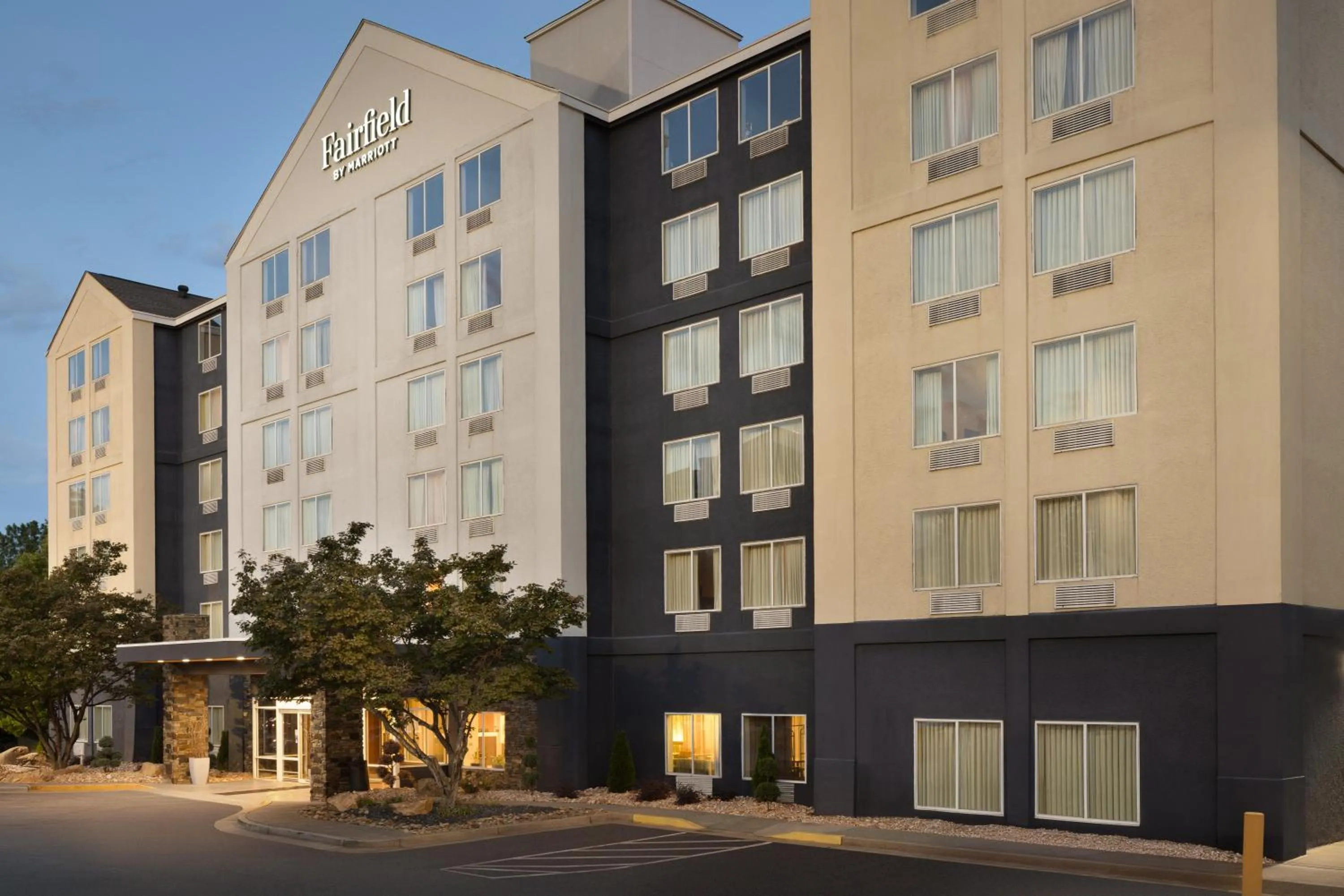 Property building in Fairfield Inn & Suites by Marriott Atlanta Vinings/Galleria