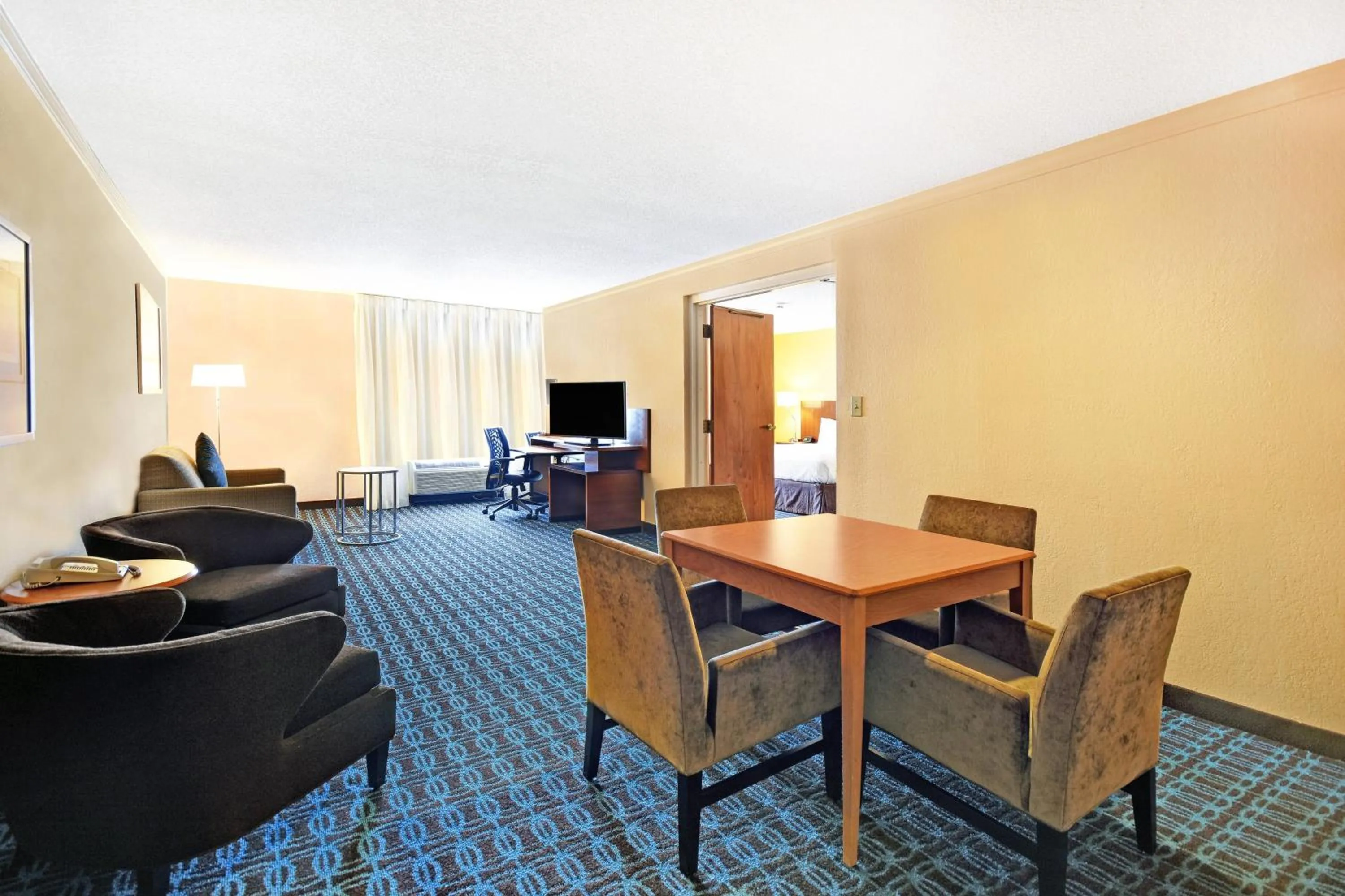 Living room in Fairfield Inn & Suites by Marriott Atlanta Vinings/Galleria