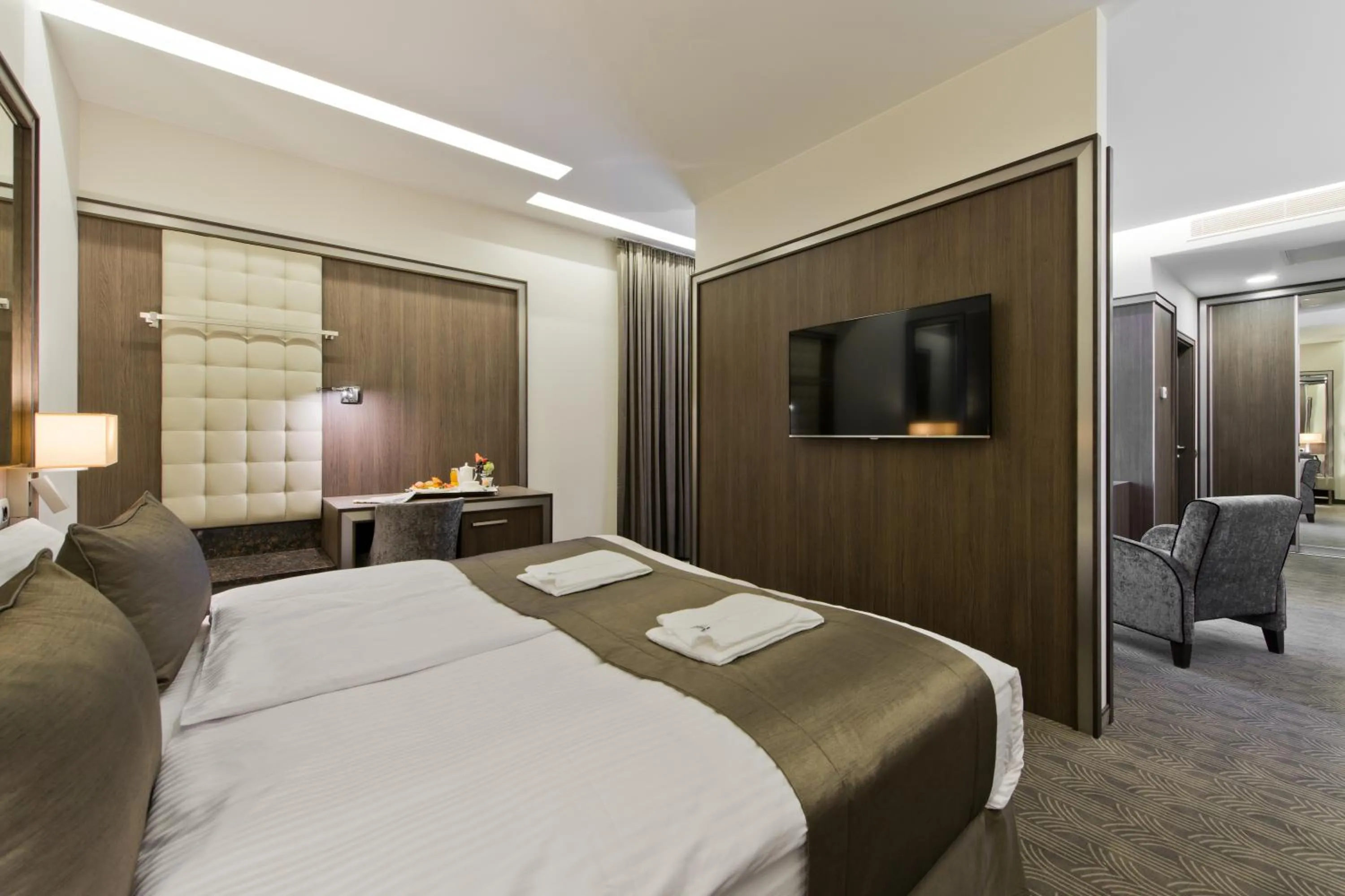 Bed in Congress Avenue Hotel