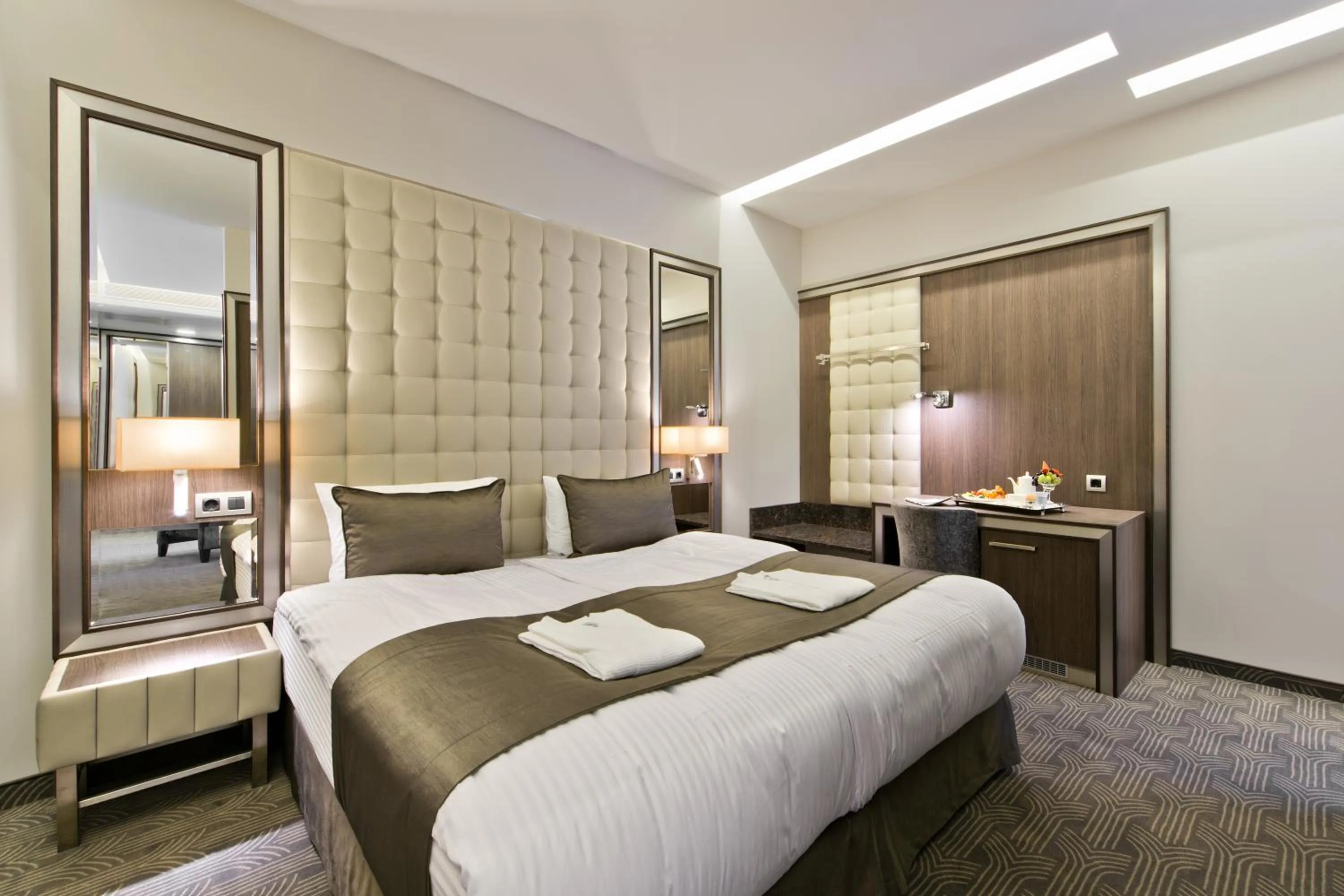 Bed in Congress Avenue Hotel