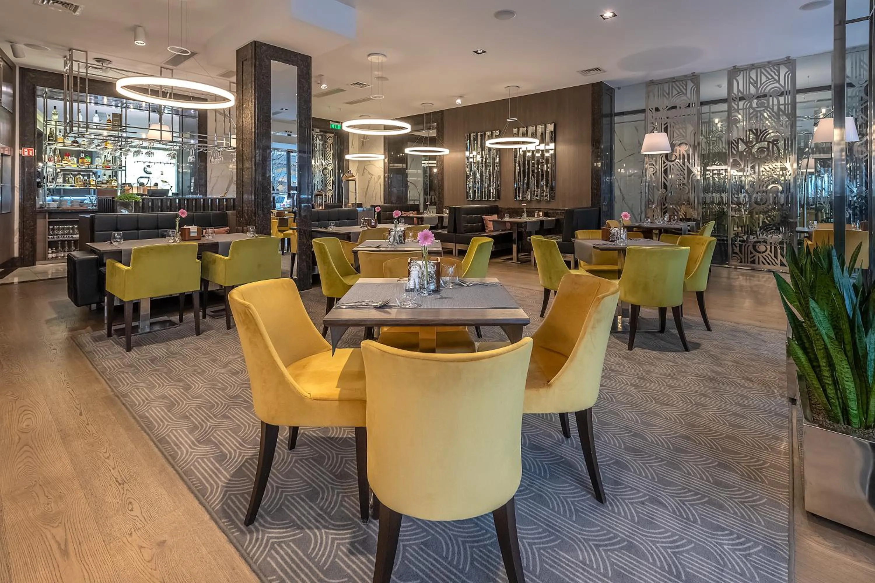 Restaurant/places to eat in Congress Avenue Hotel