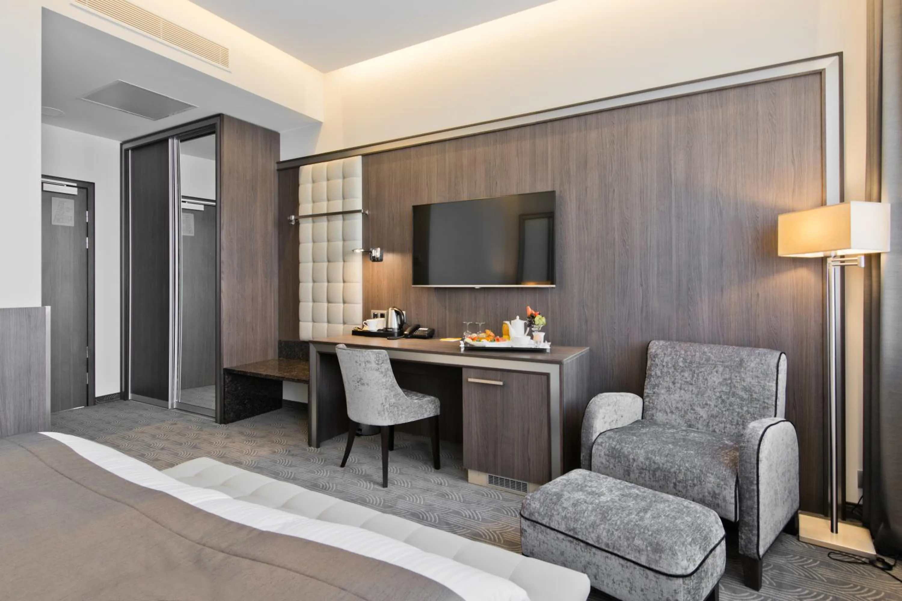 Photo of the whole room in Congress Avenue Hotel