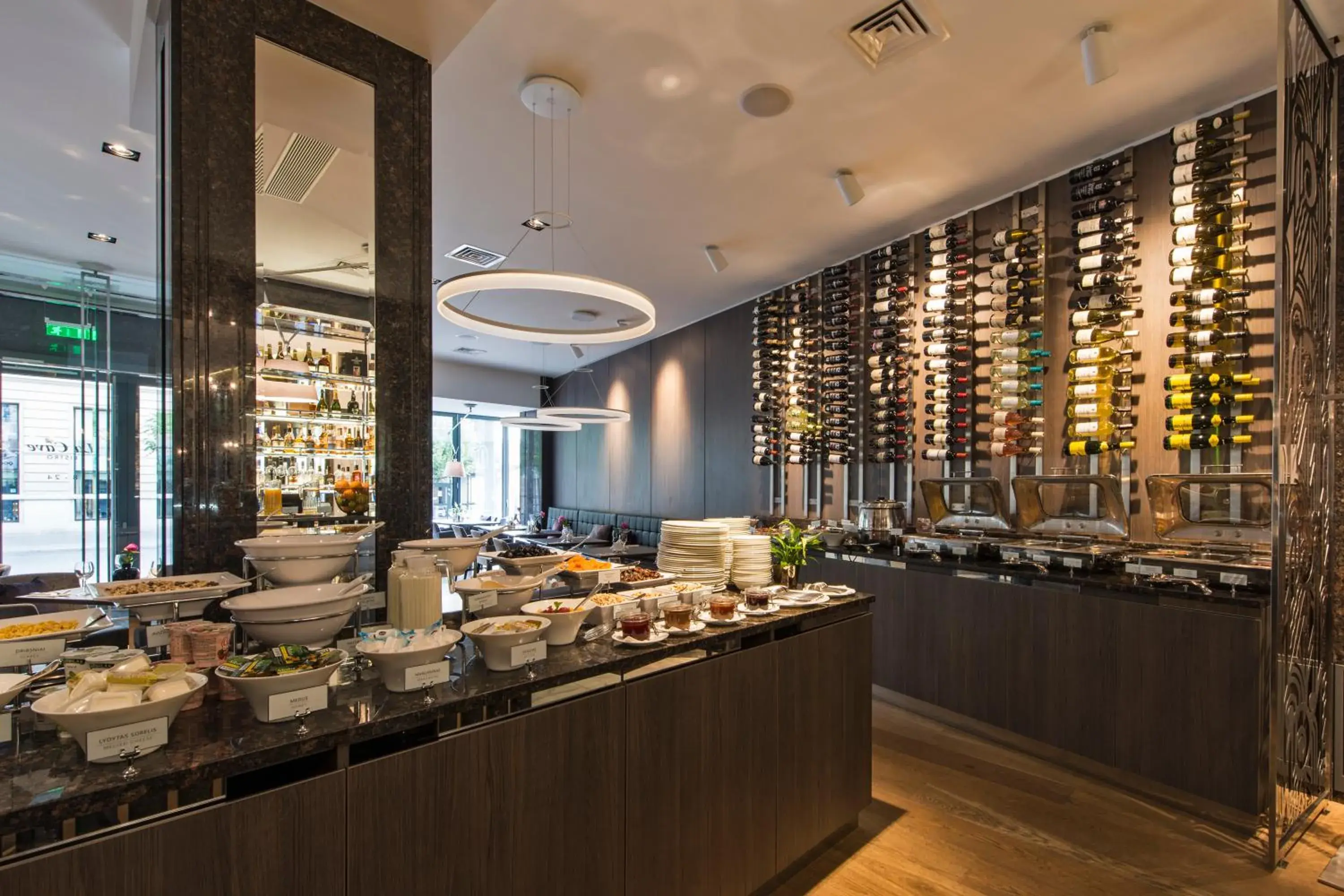 Restaurant/places to eat in Congress Avenue Hotel Restaurant/places to eat in Congress Avenue Hotel