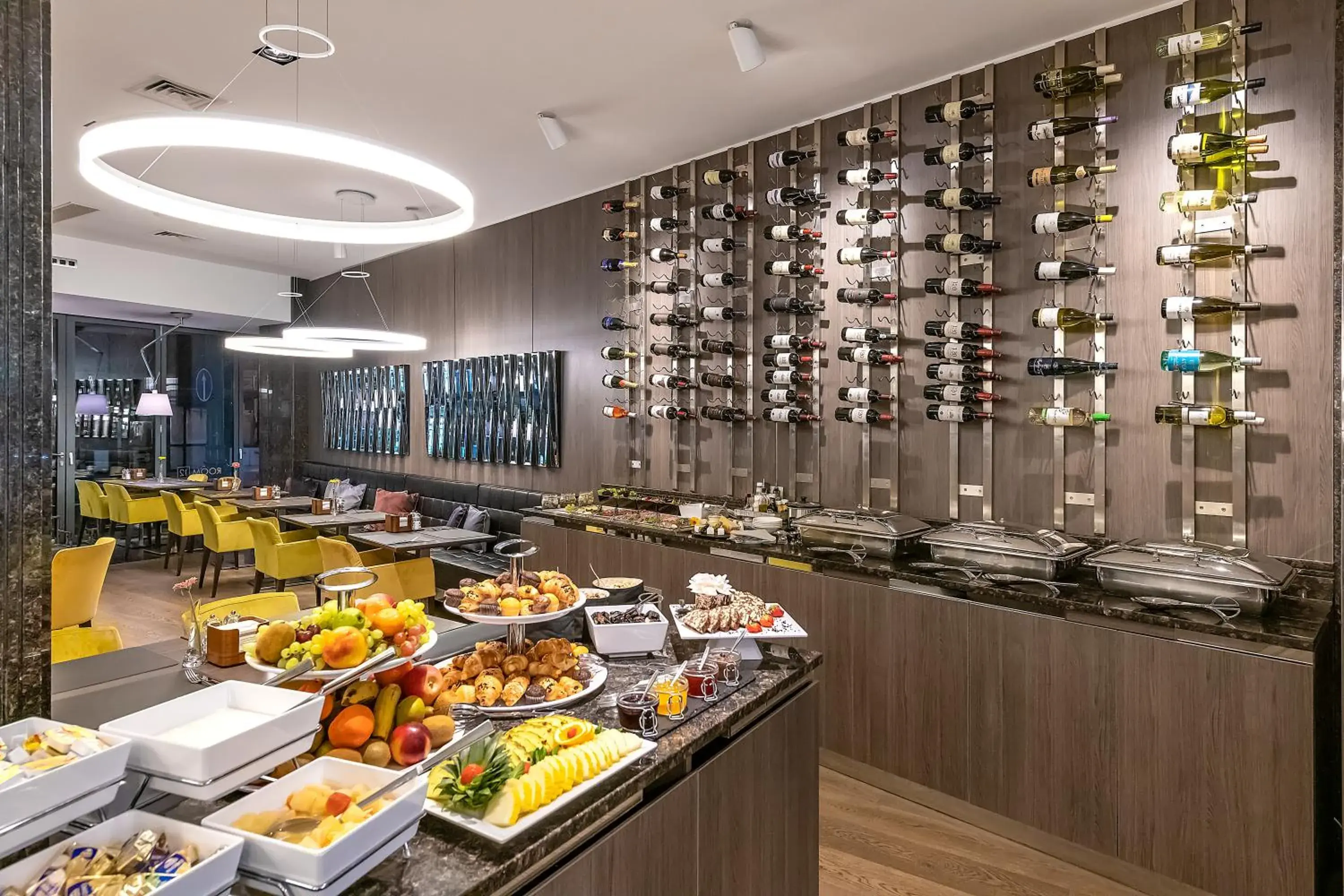 Food and drinks in Congress Avenue Hotel Food and drinks in Congress Avenue Hotel