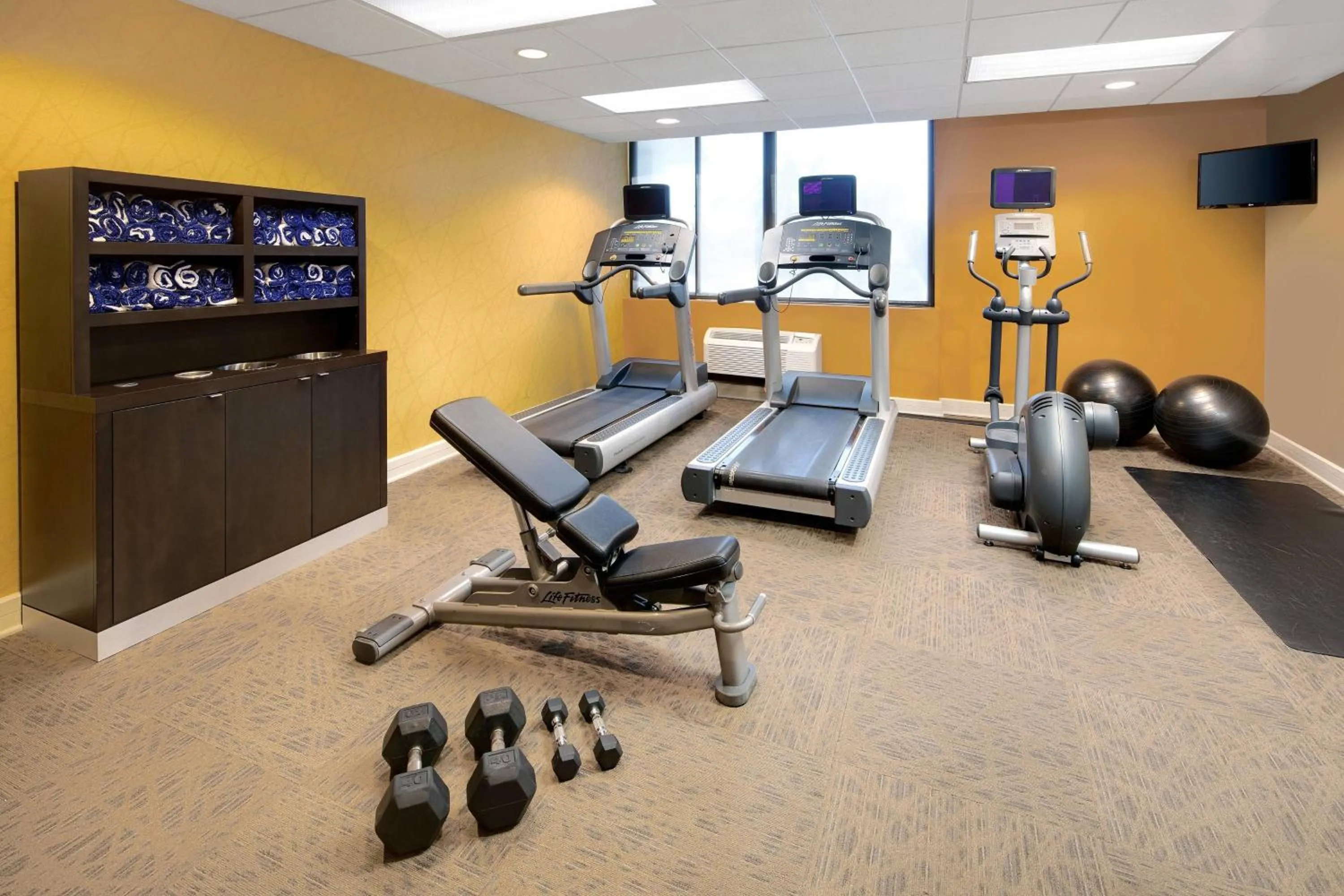 Fitness centre/facilities in Courtyard Austin-University Area