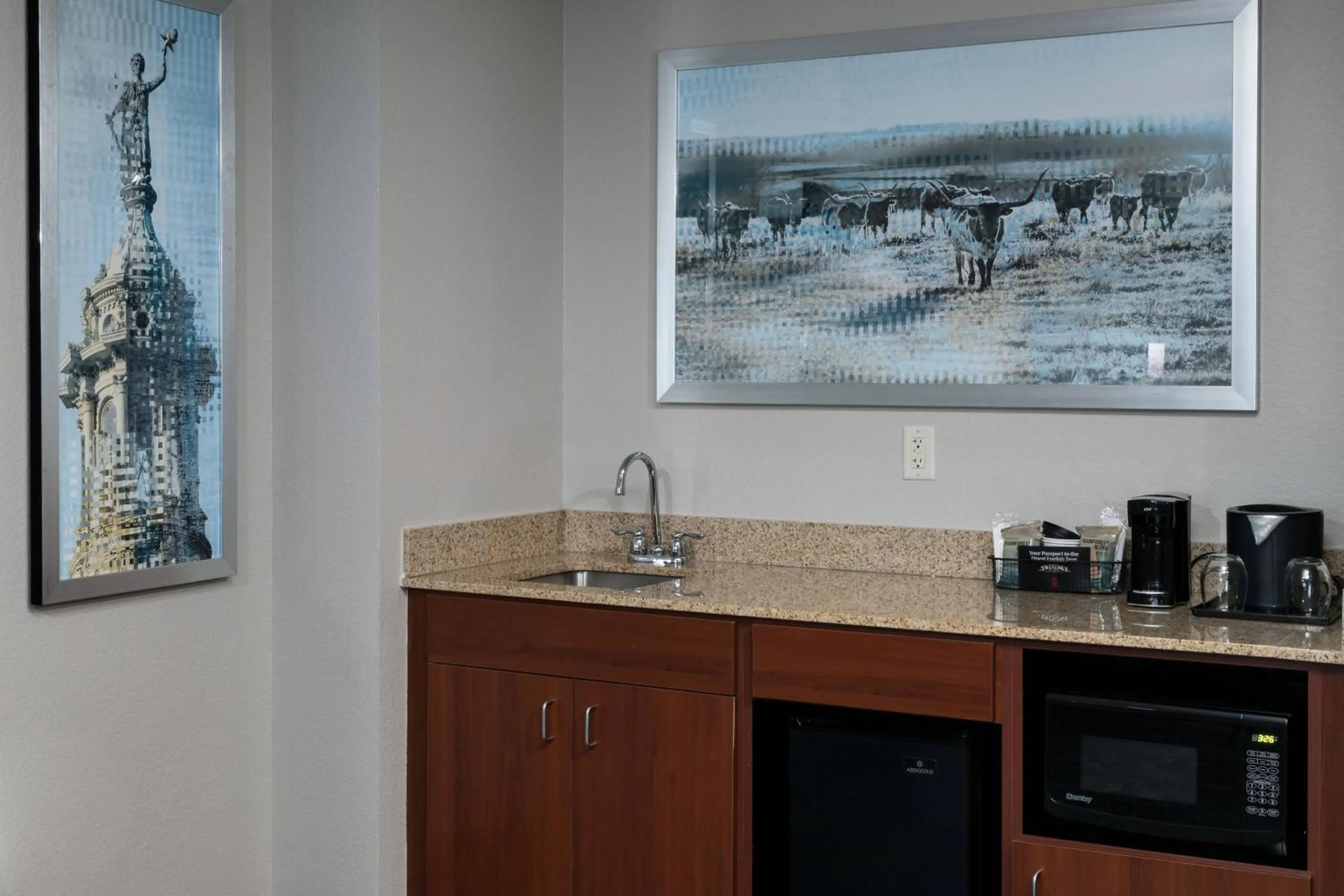 Lounge or bar in Courtyard by Marriott Austin Parmer Tech Ridge