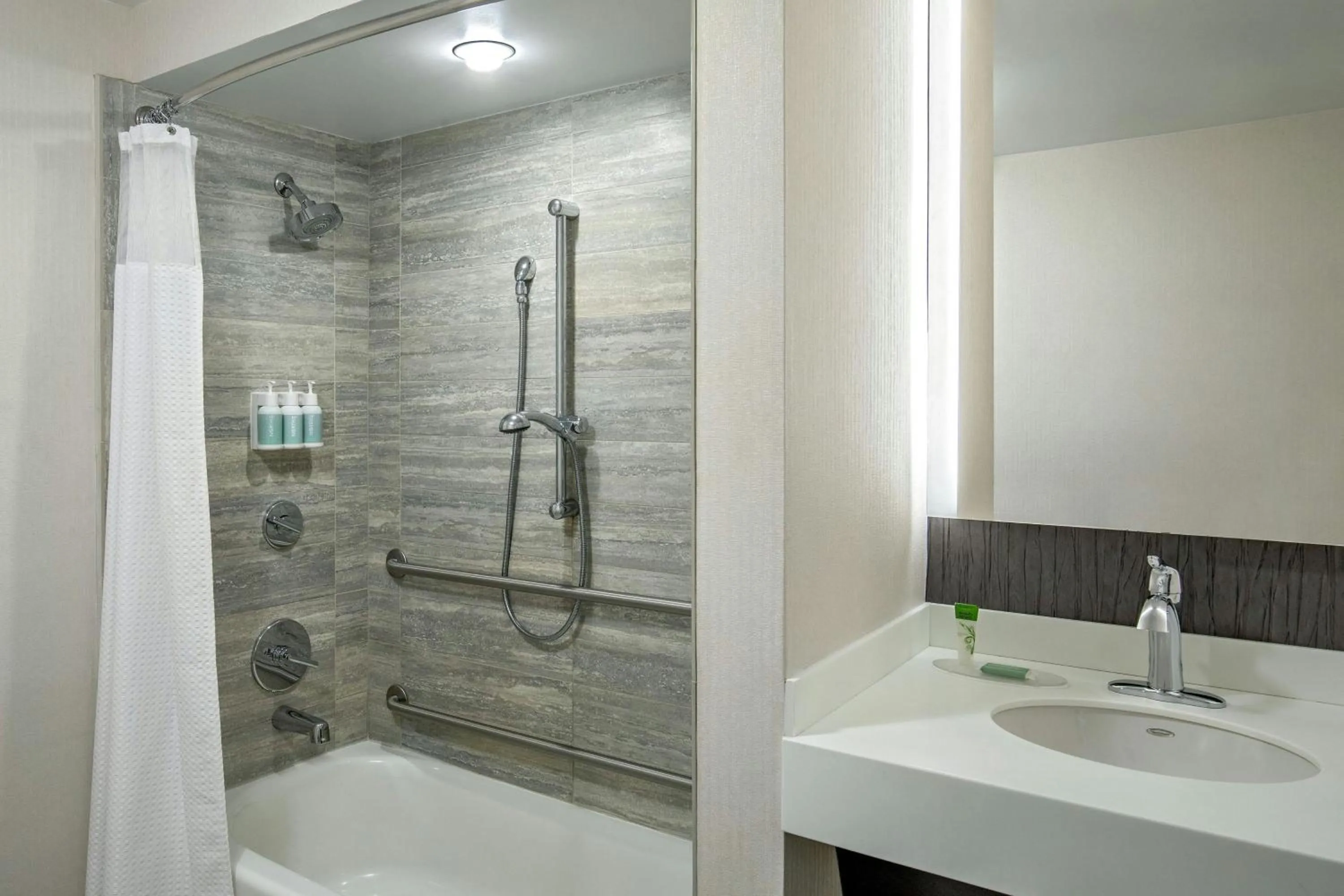 Photo of the whole room in Courtyard by Marriott Boston Downtown