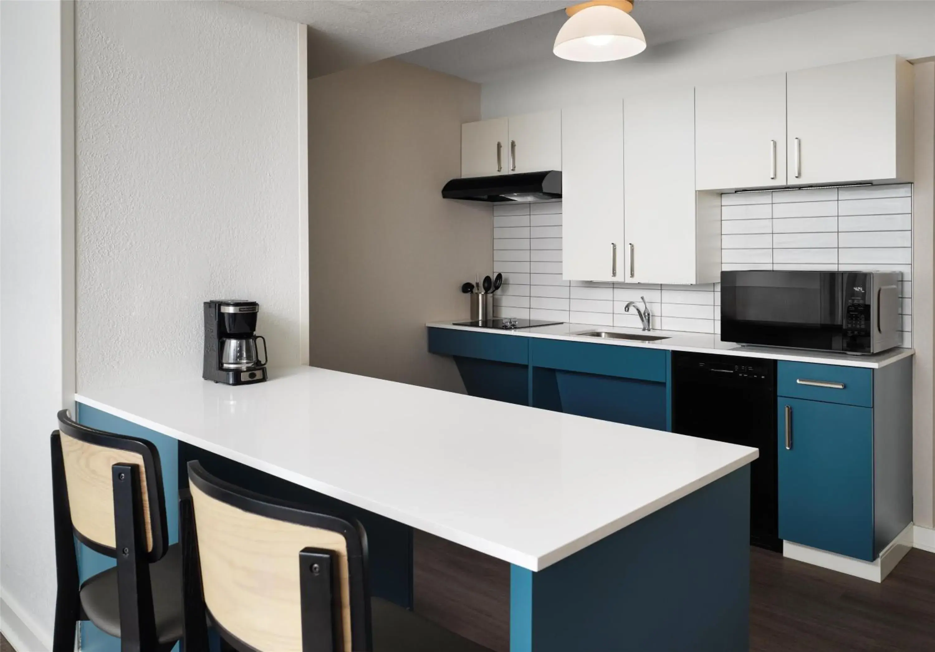 Photo of the whole room in Sonesta ES Suites Chicago Downtown Magnificent Mile Medical Photo of the whole room in Sonesta ES Suites Chicago Downtown Magnificent Mile Medical