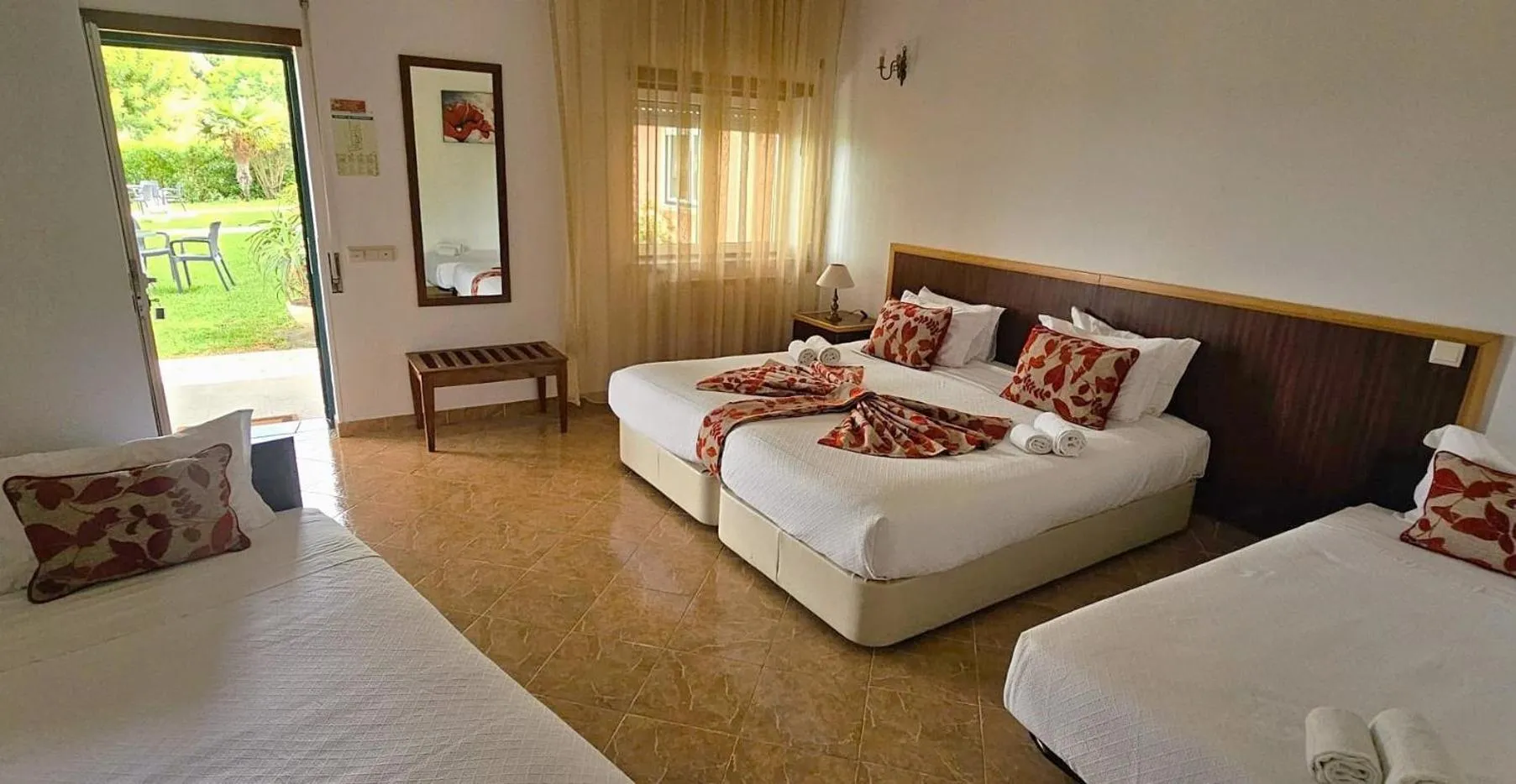 Bedroom, Bed in Hotel Louro