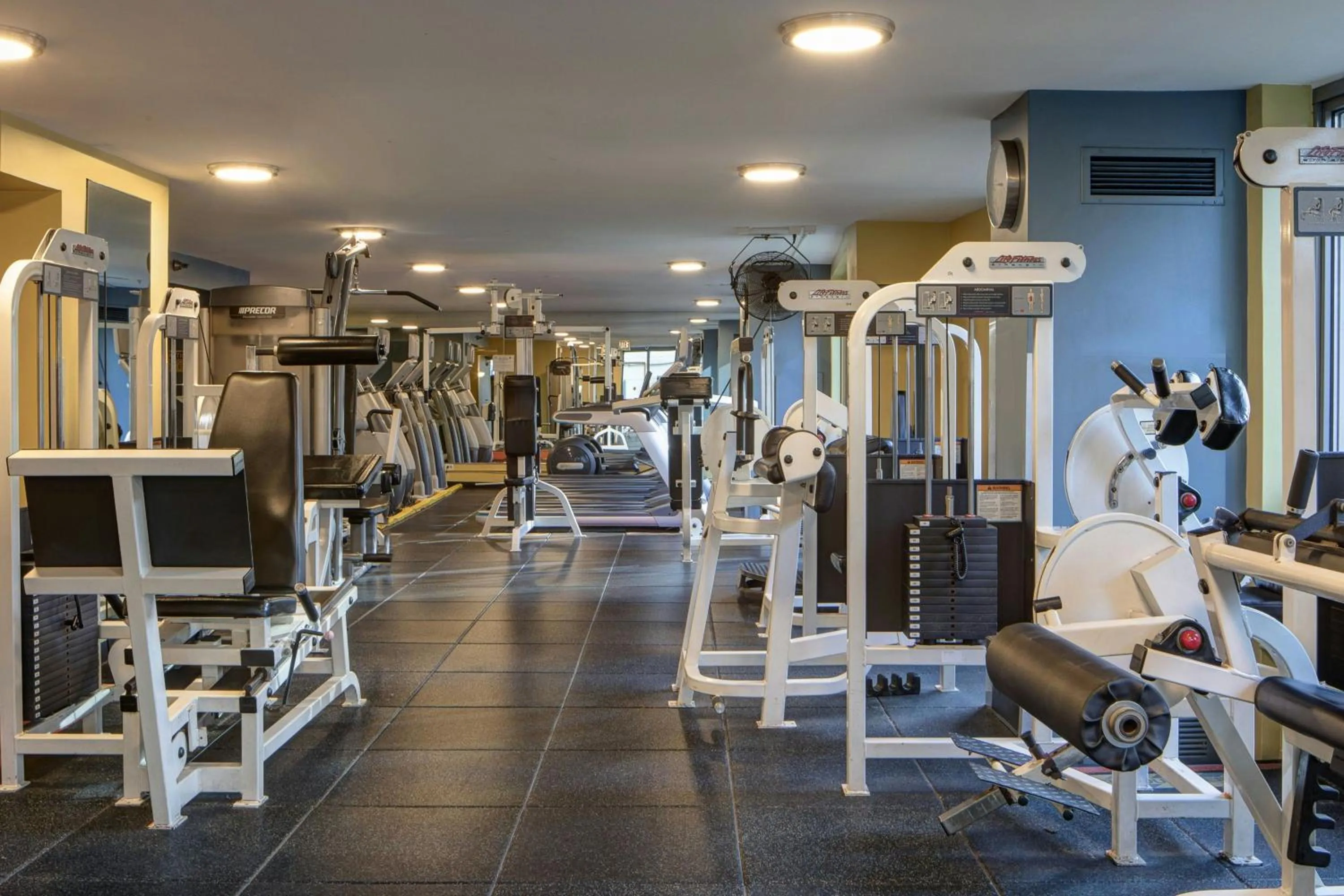 Fitness centre/facilities in Courtyard by Marriott Chicago Downtown/River North