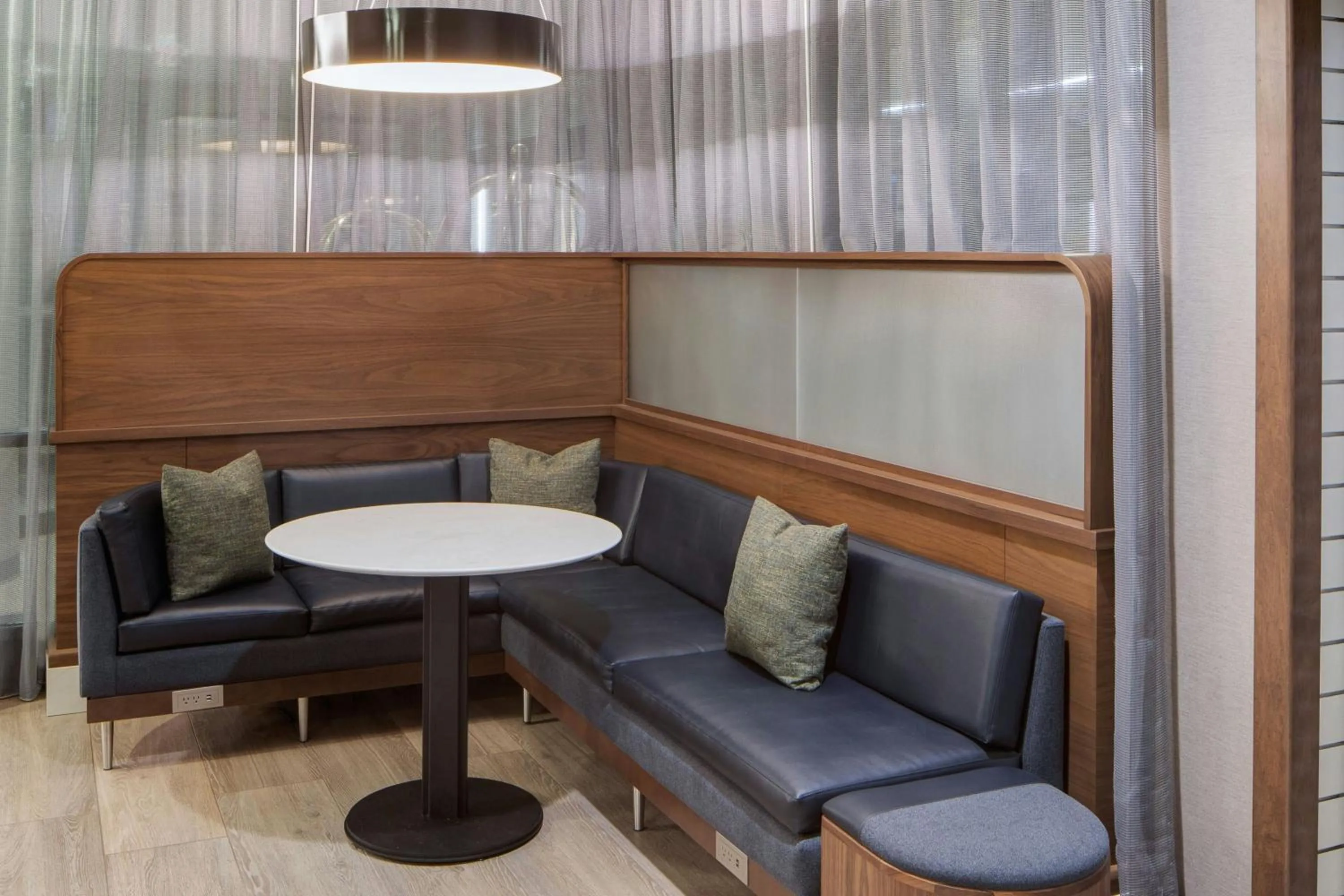 Lobby or reception in Courtyard by Marriott Chicago Downtown/River North