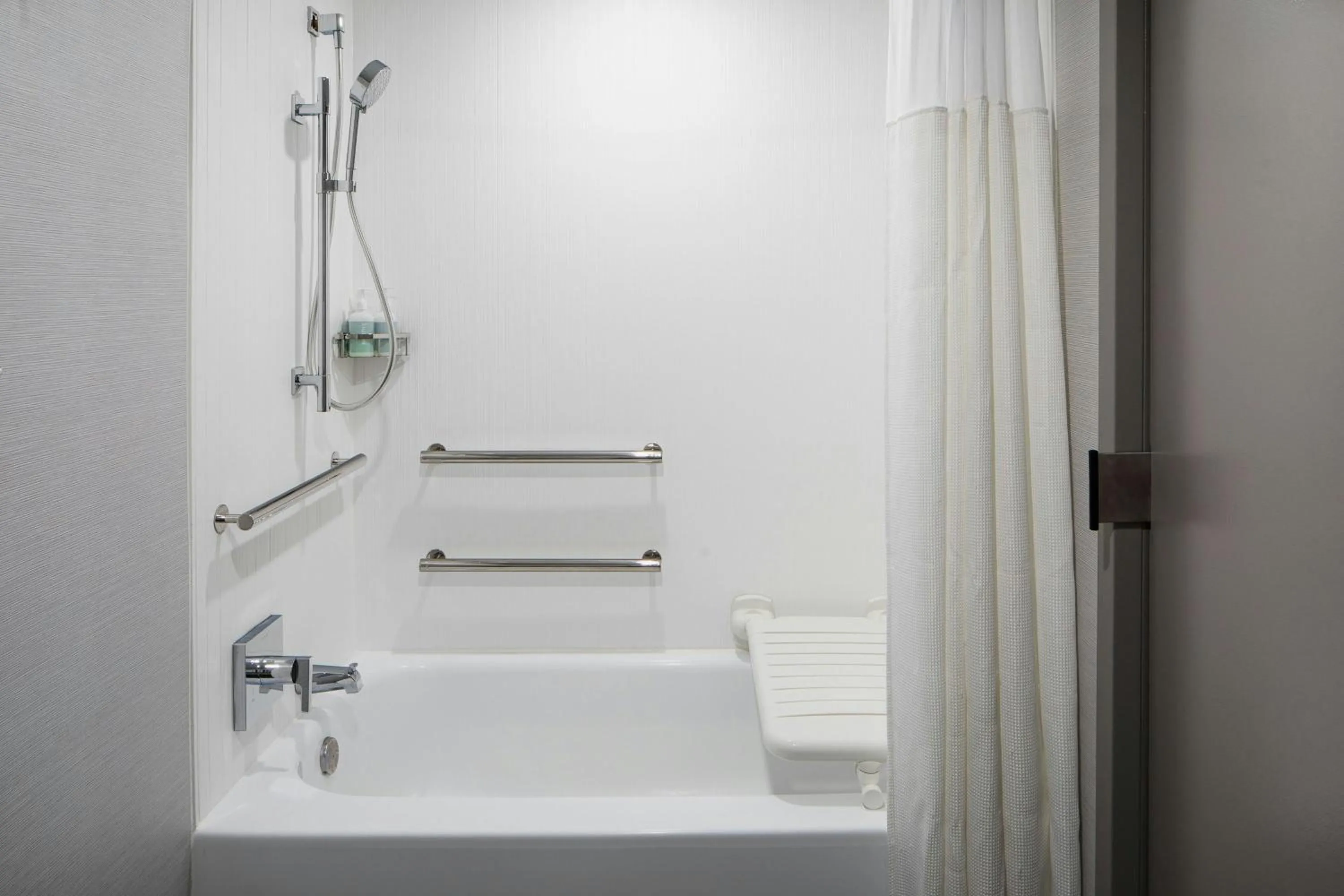 Bathroom in Courtyard by Marriott Chicago Downtown/River North