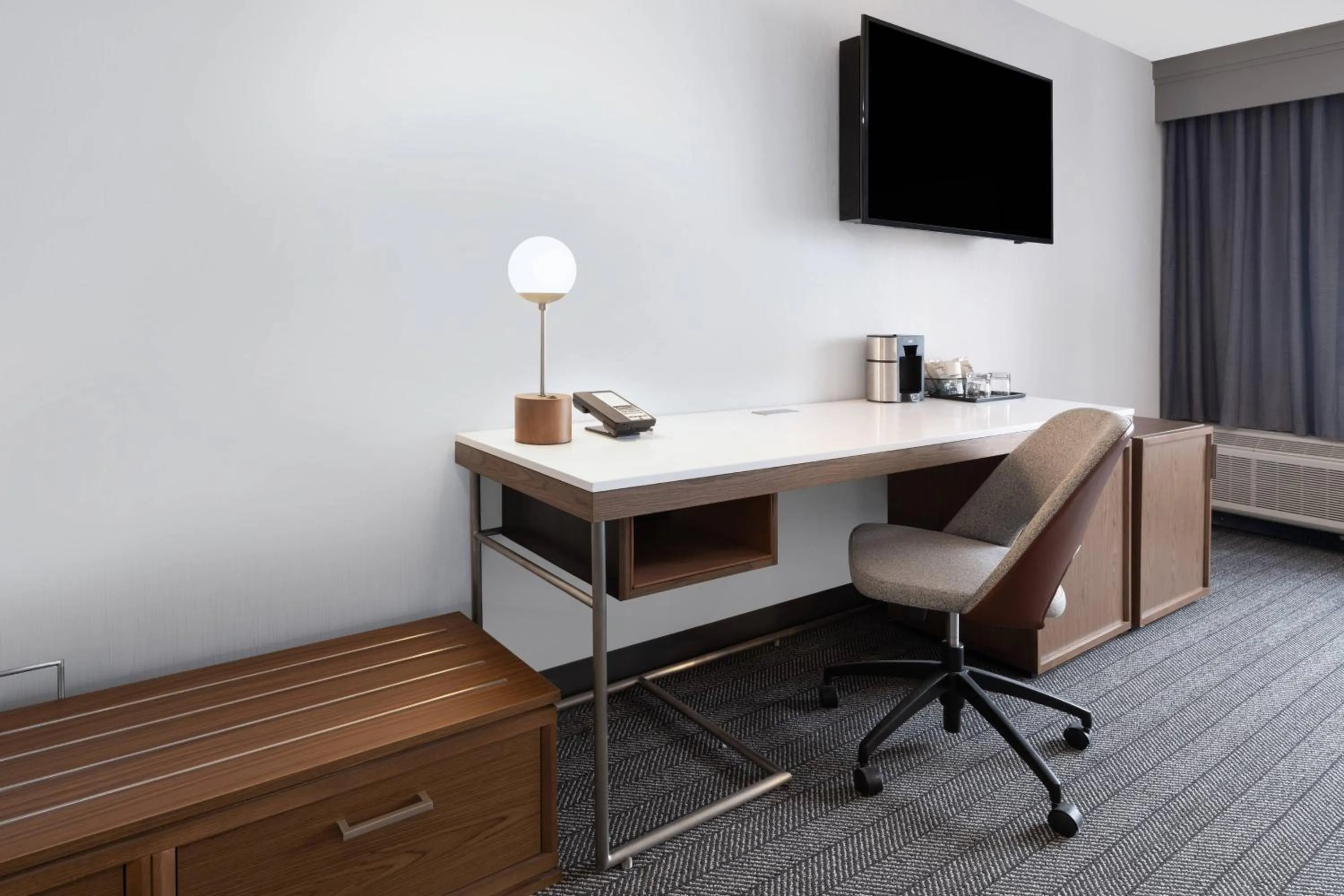 Photo of the whole room in Courtyard Austin South