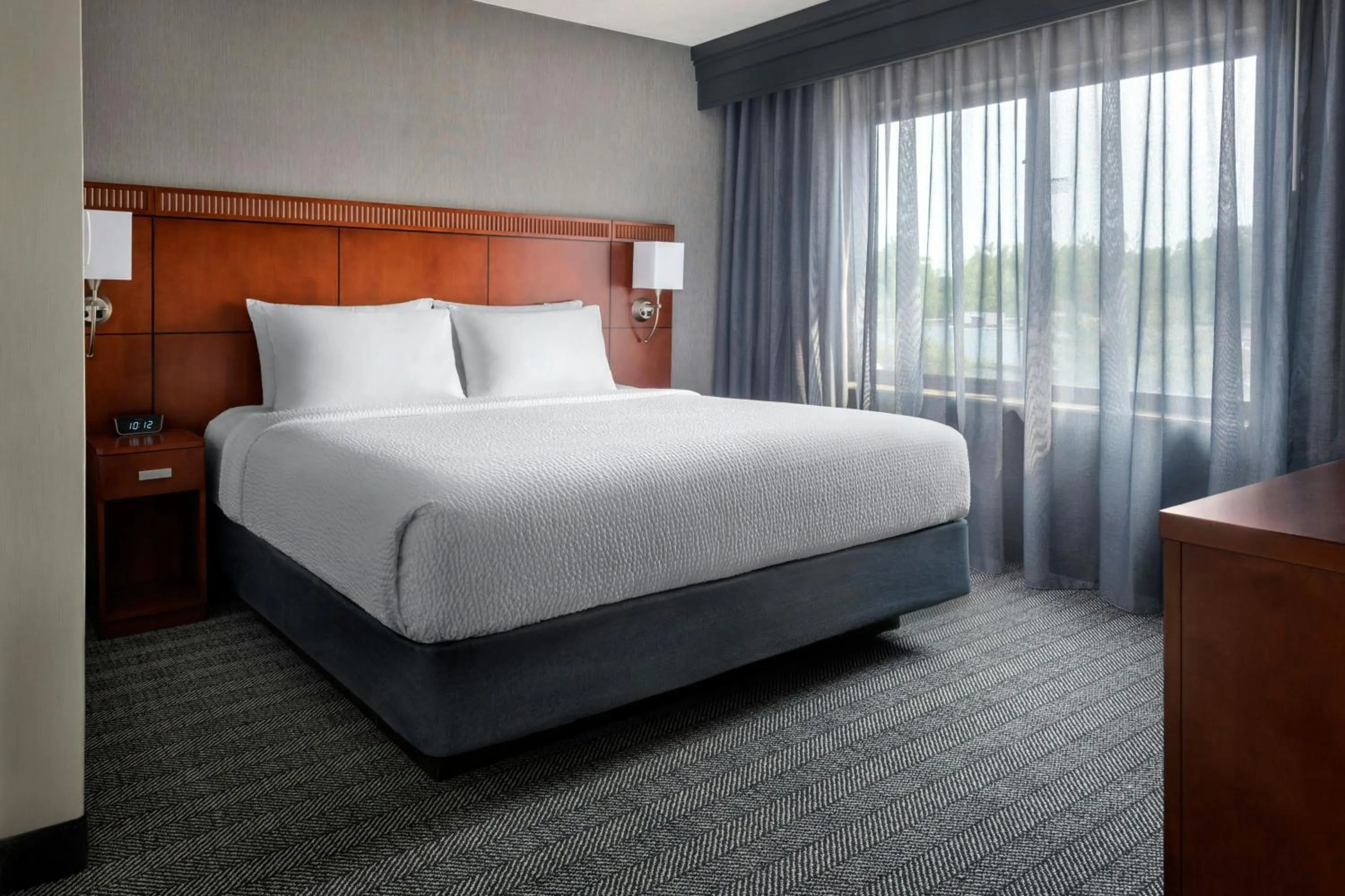 Bedroom, Bed in Courtyard by Marriott Paramus