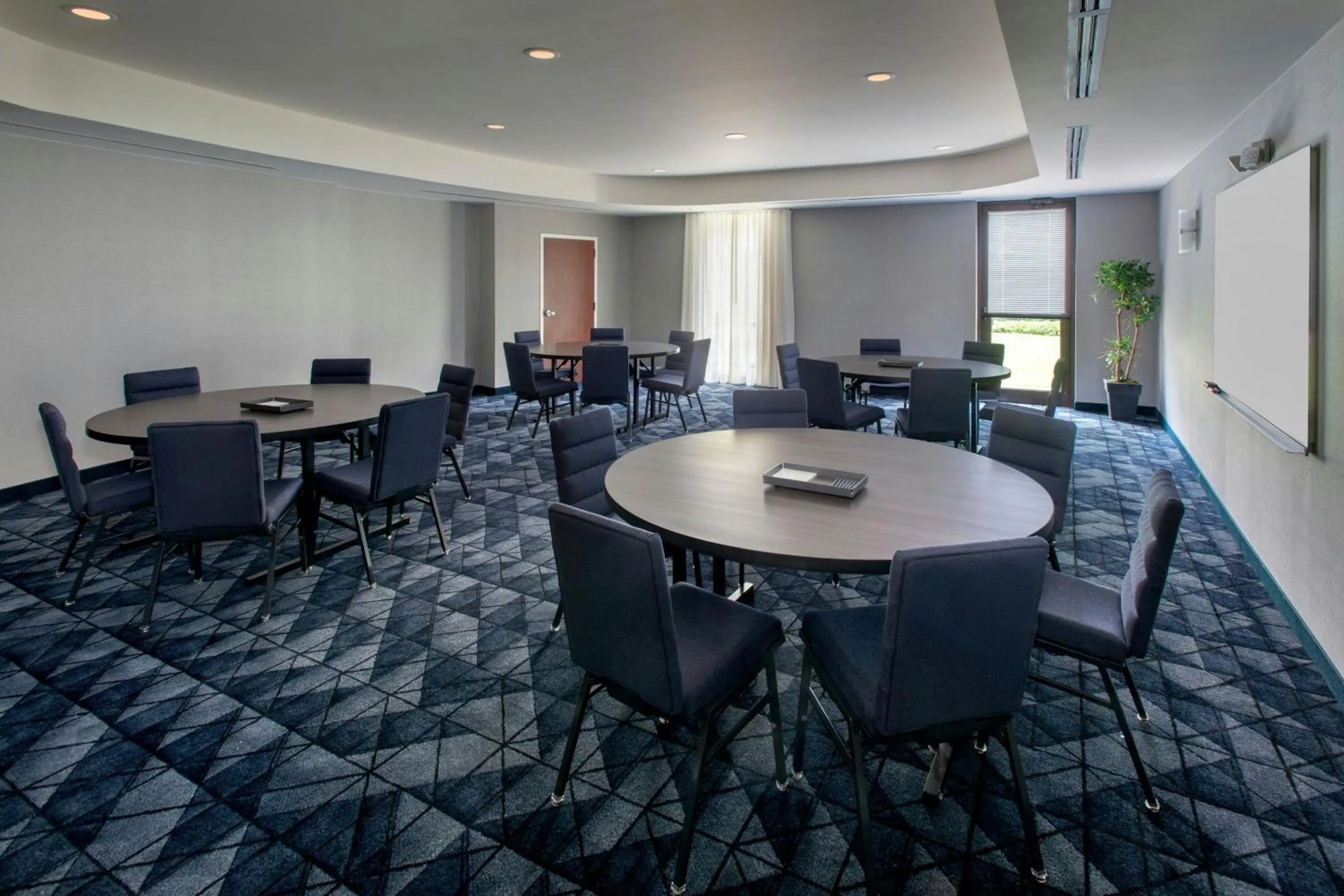 Meeting/conference room in Courtyard by Marriott Paramus