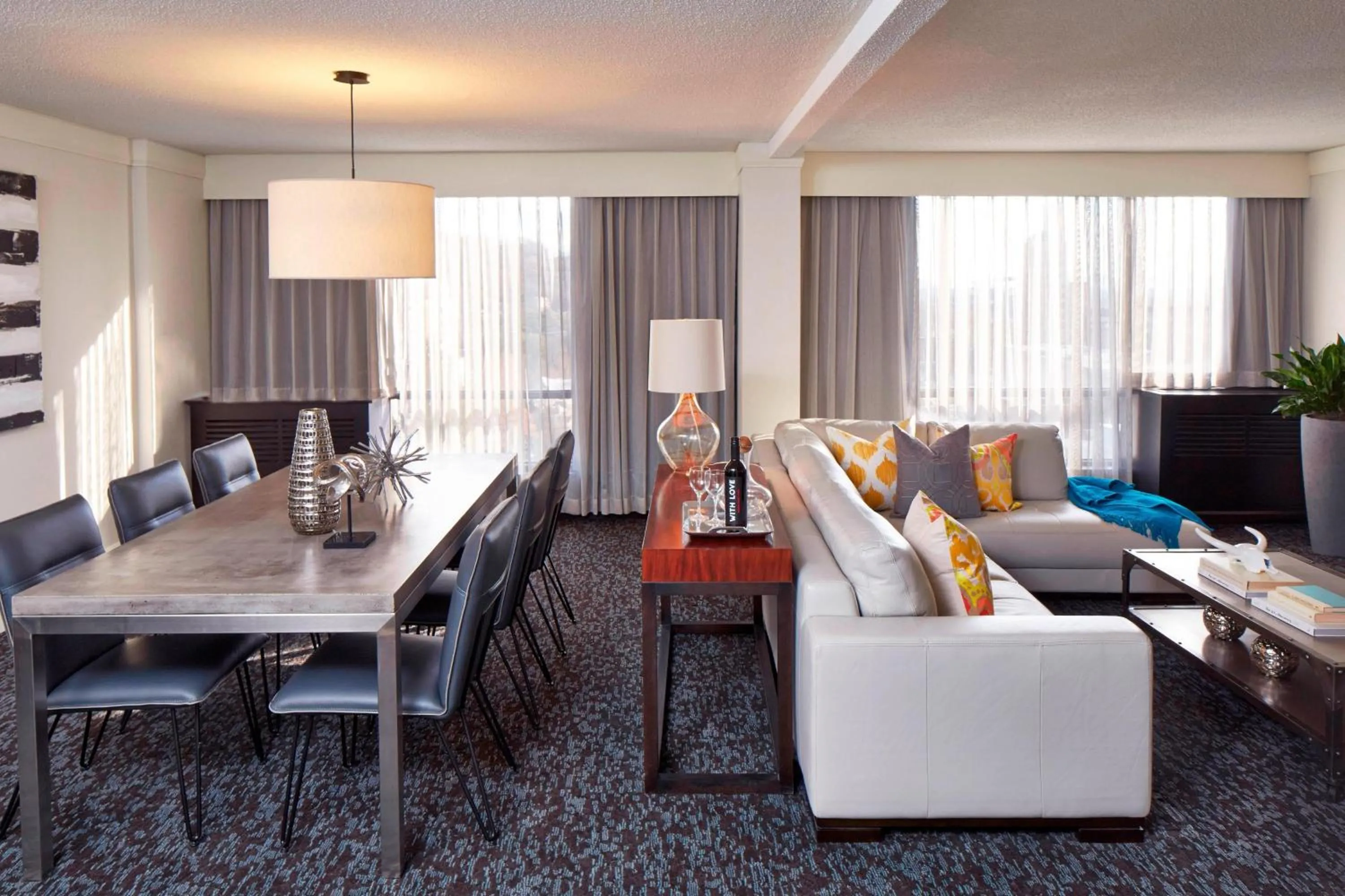 Living room in Renaissance Asheville Downtown Hotel