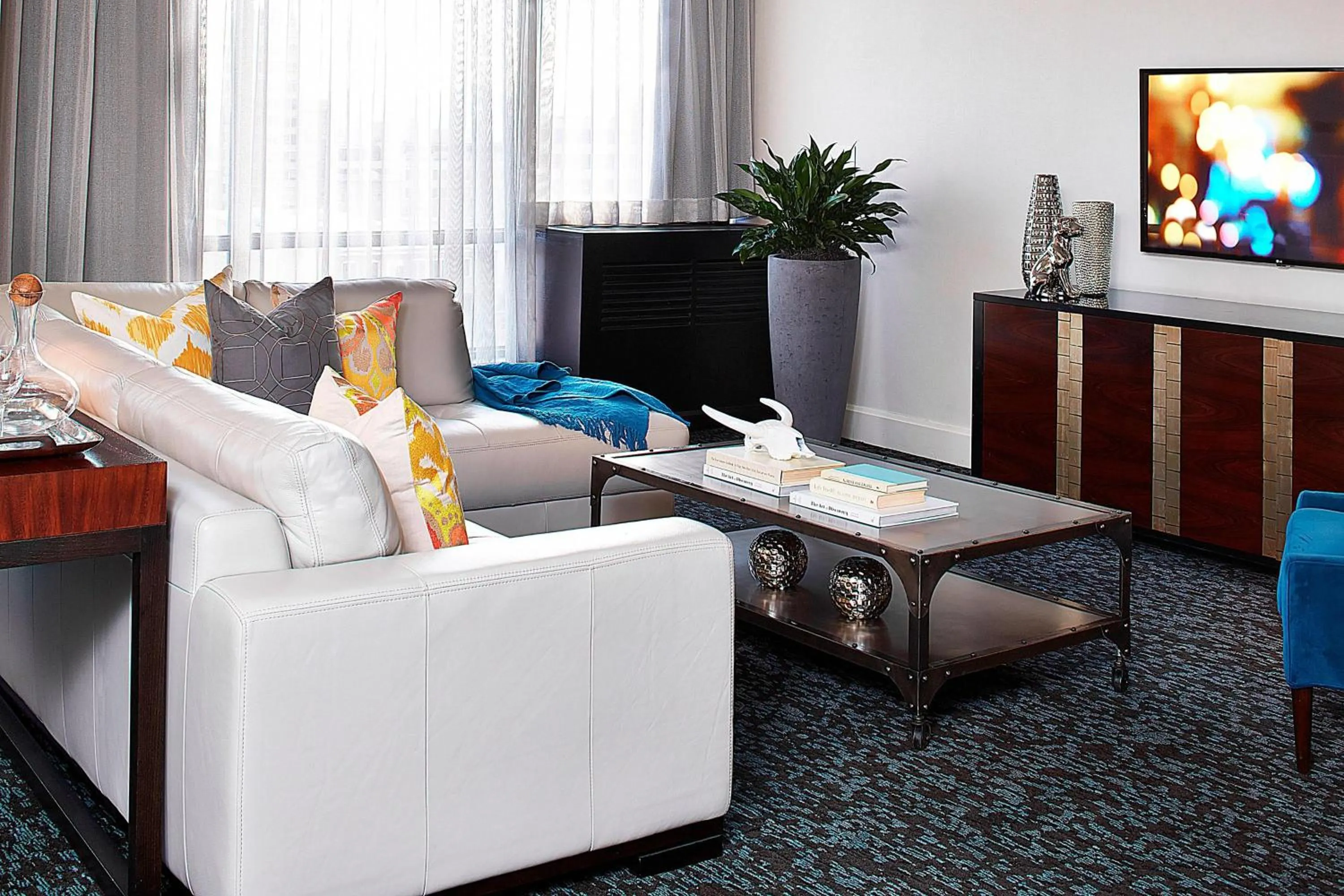 Living room in Renaissance Asheville Downtown Hotel