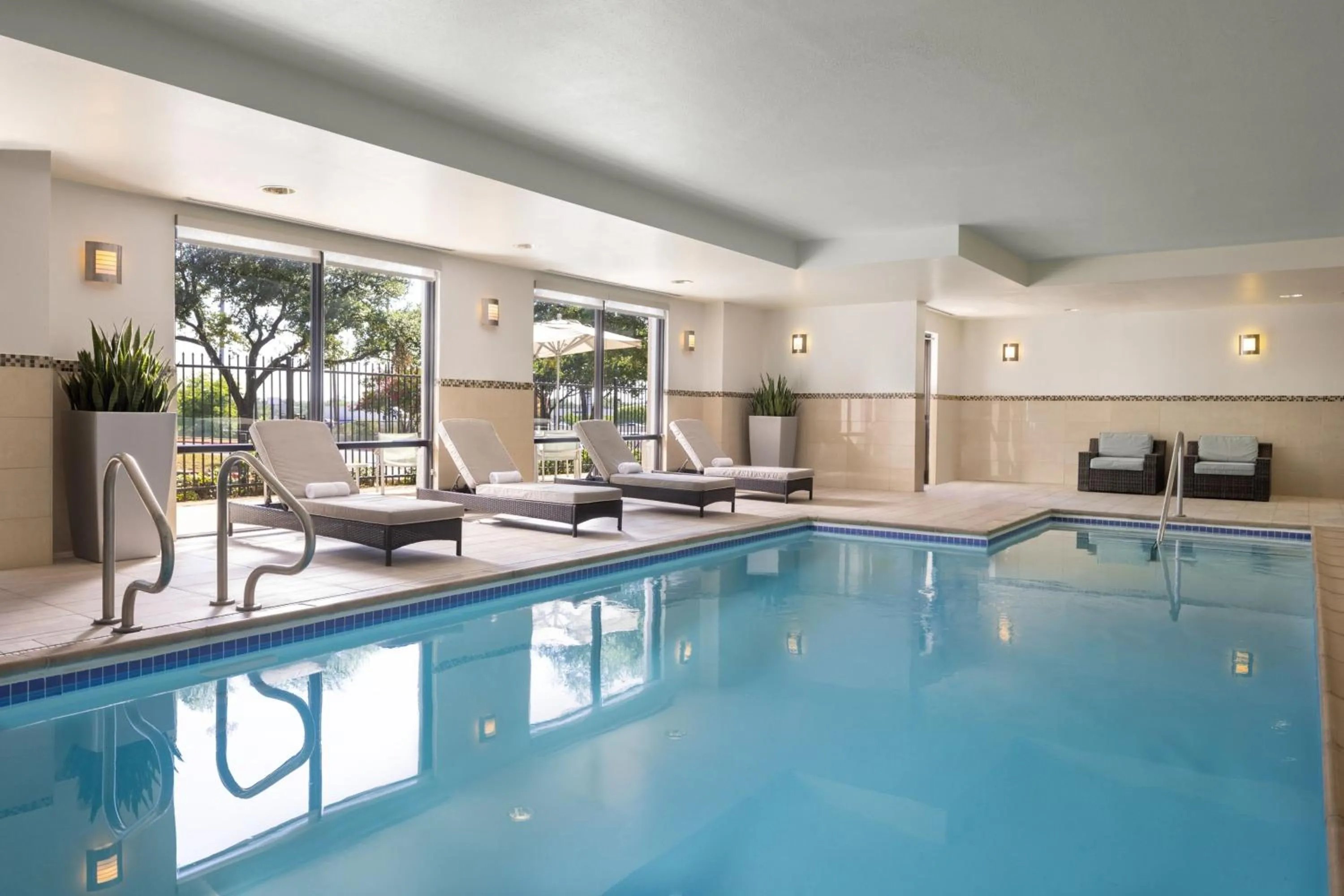Swimming pool in SpringHill Suites Austin South