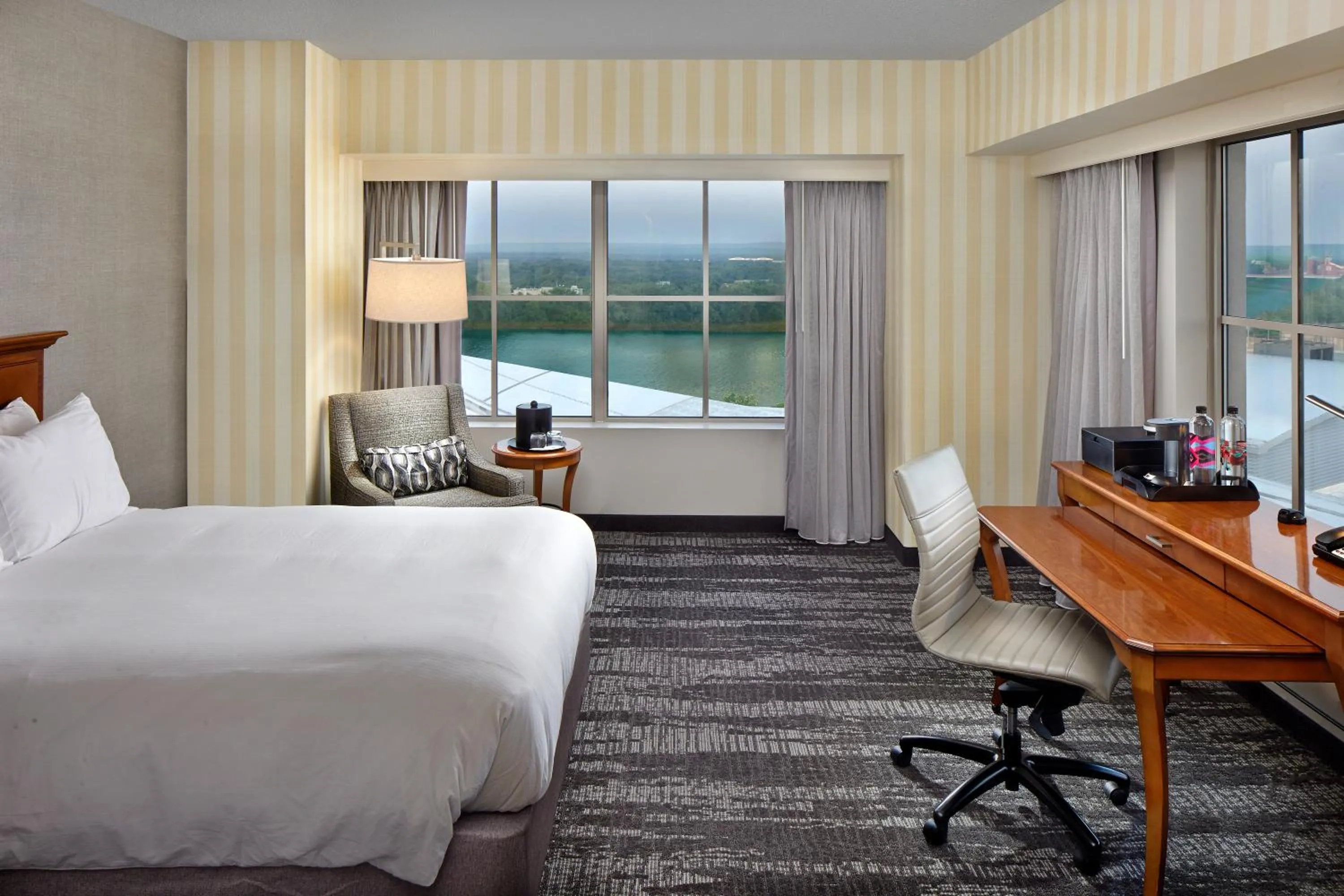 Bed in Hartford Marriott Downtown