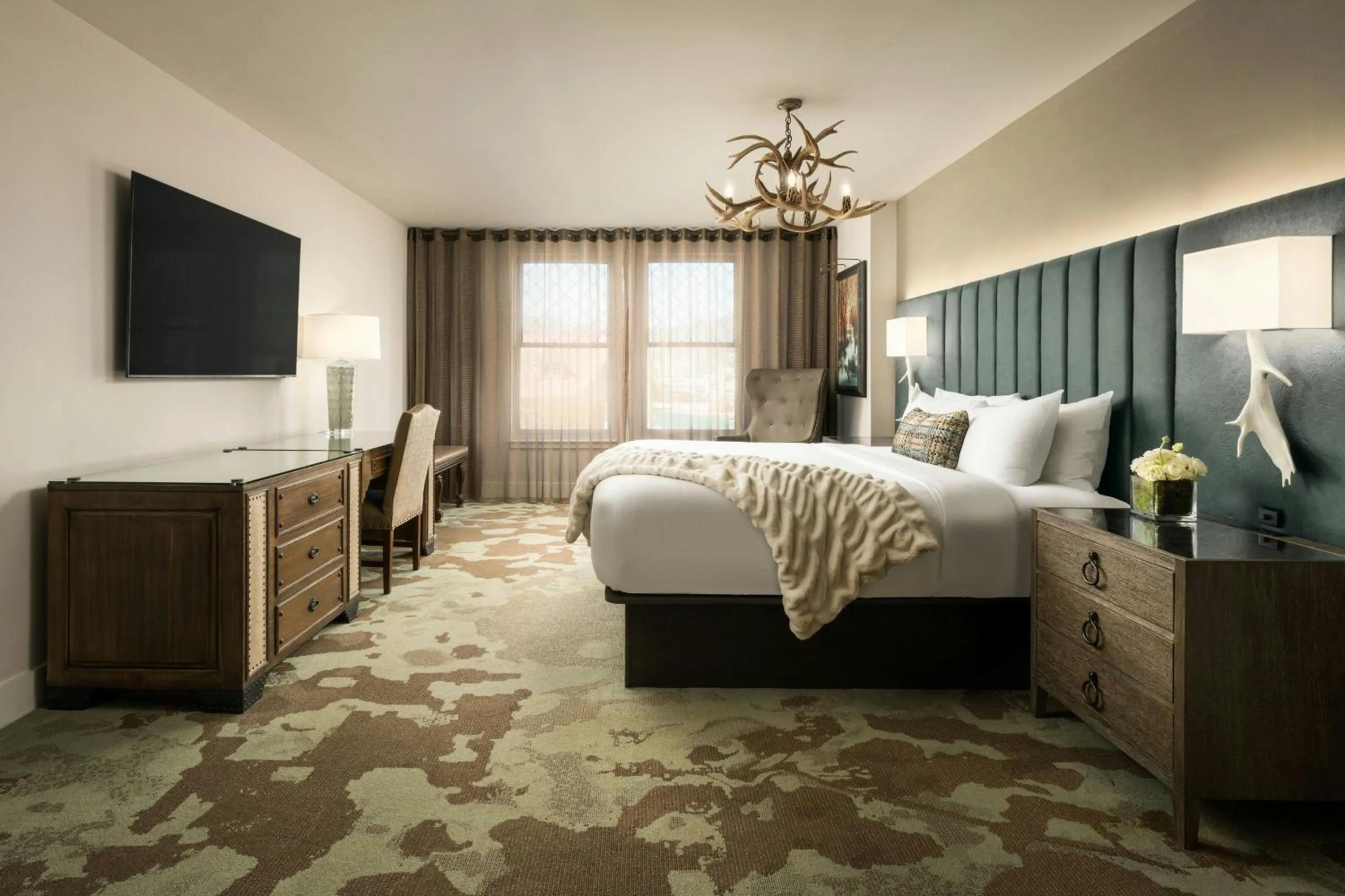 Photo of the whole room, Bed in Grand Bohemian Lodge Asheville, Autograph Collection