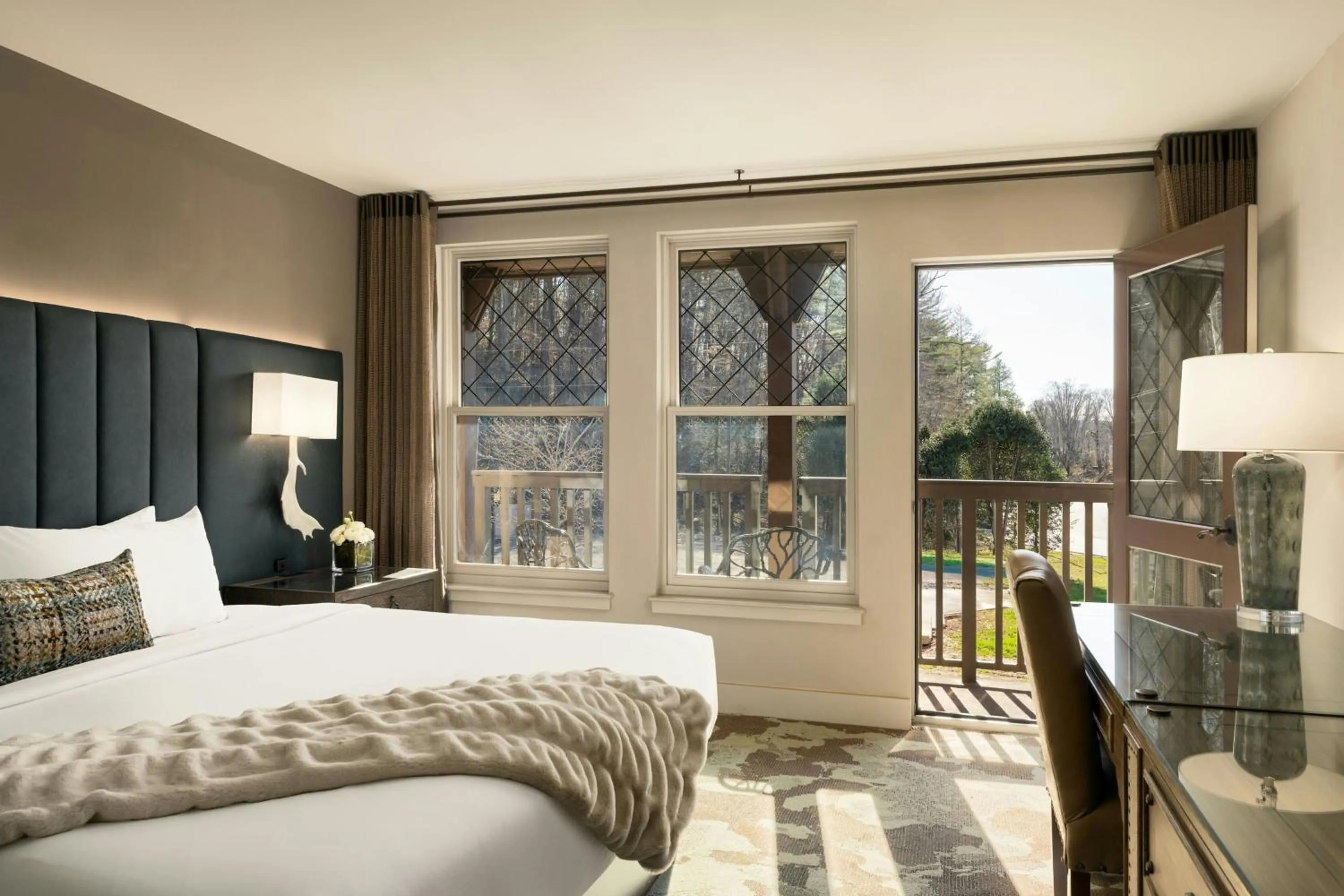 Photo of the whole room, Bed in Grand Bohemian Lodge Asheville, Autograph Collection