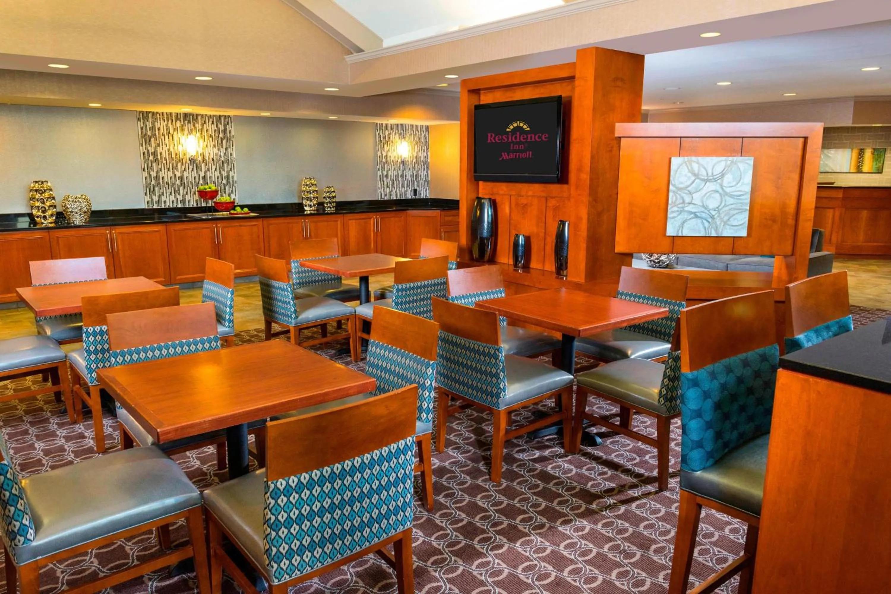 Restaurant/places to eat in Residence Inn Boston Franklin