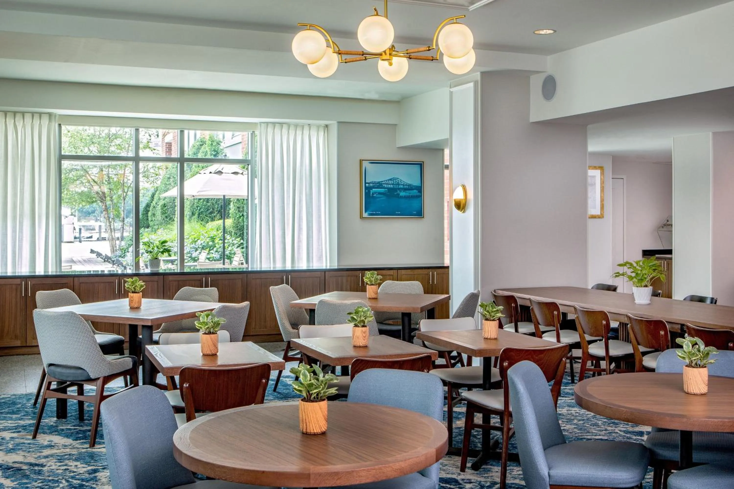 Restaurant/places to eat in Residence Inn by Marriott Boston Harbor on Tudor Wharf