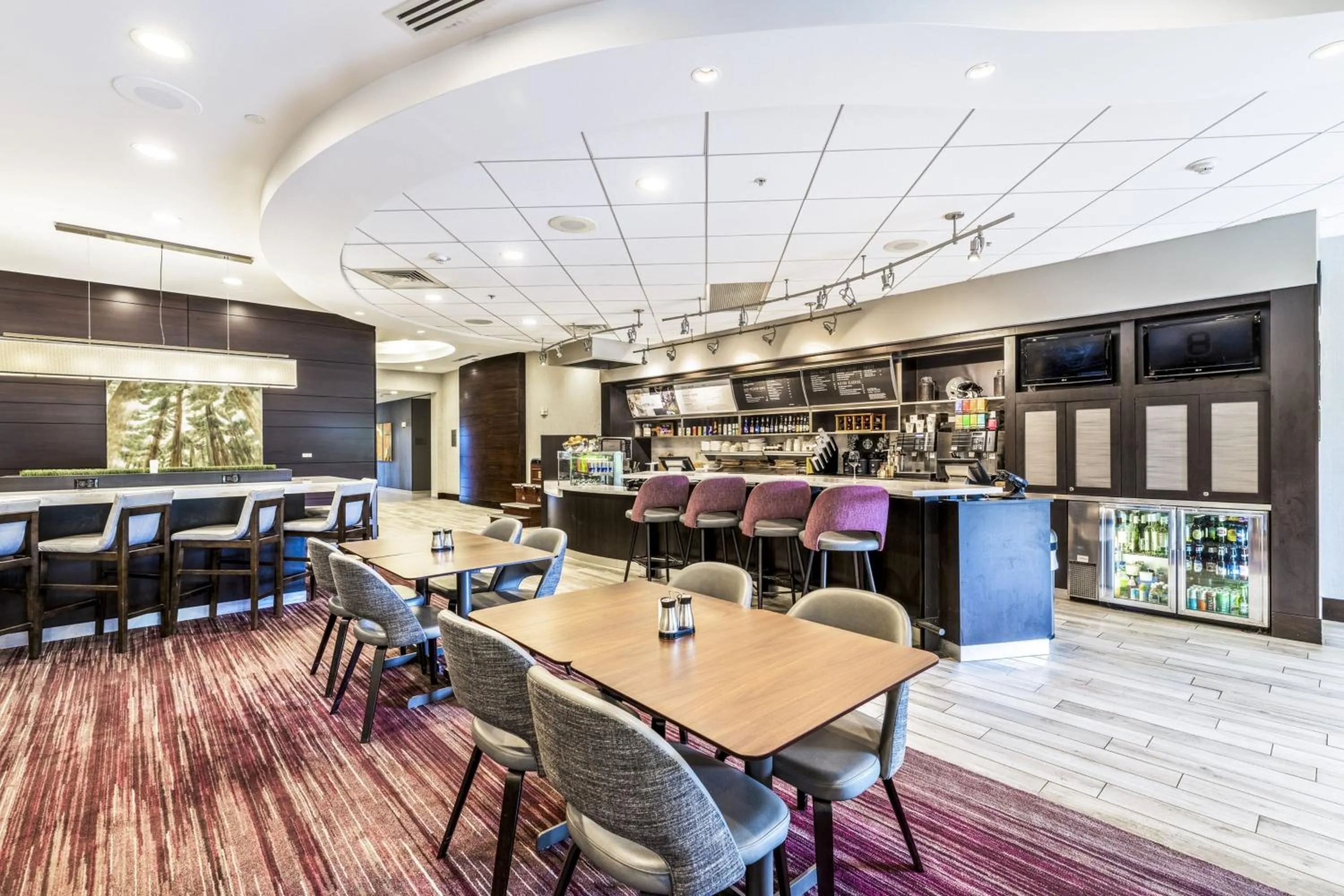 Lounge or bar in Courtyard by Marriott Boston Waltham