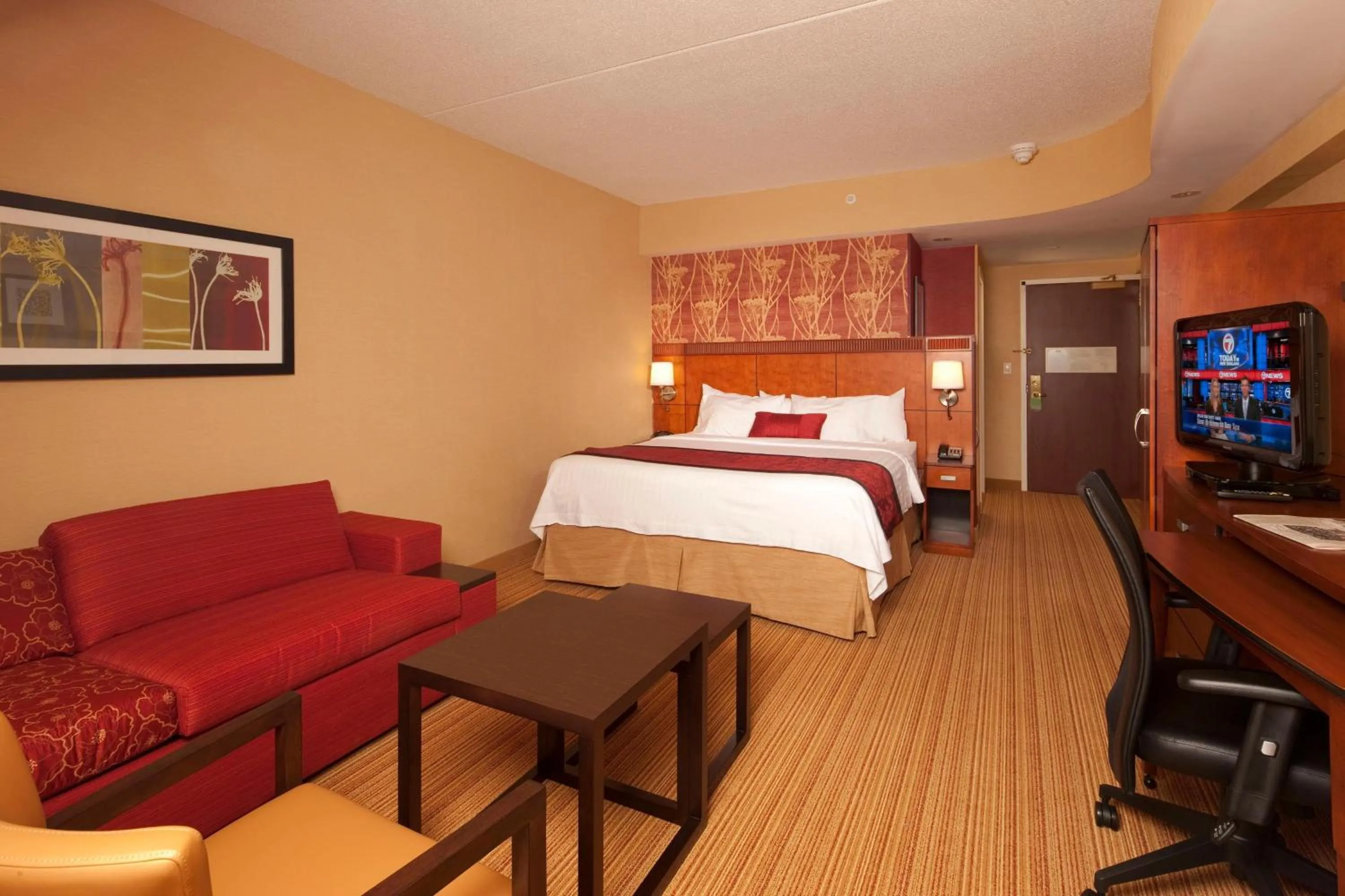 Photo of the whole room, Bed in Courtyard by Marriott Boston Waltham