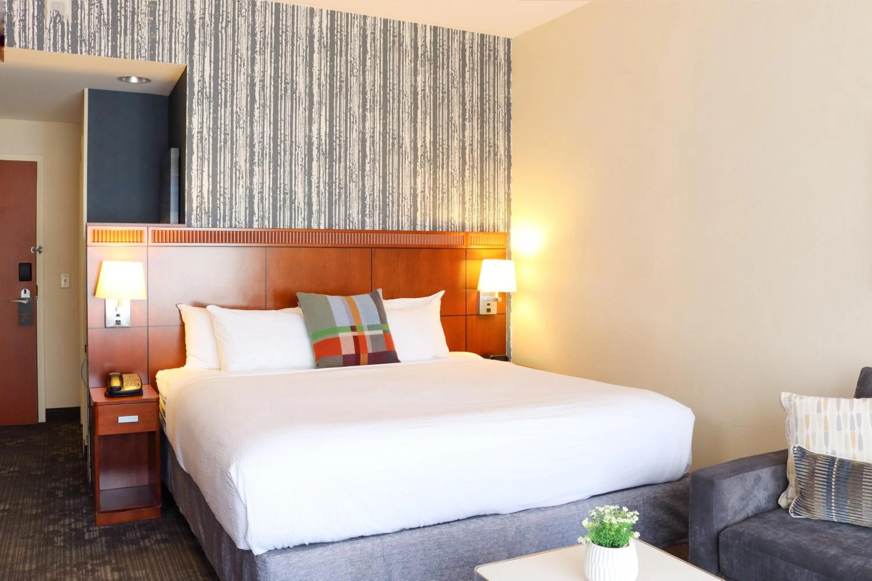 Bed in Courtyard Burlington Harbor