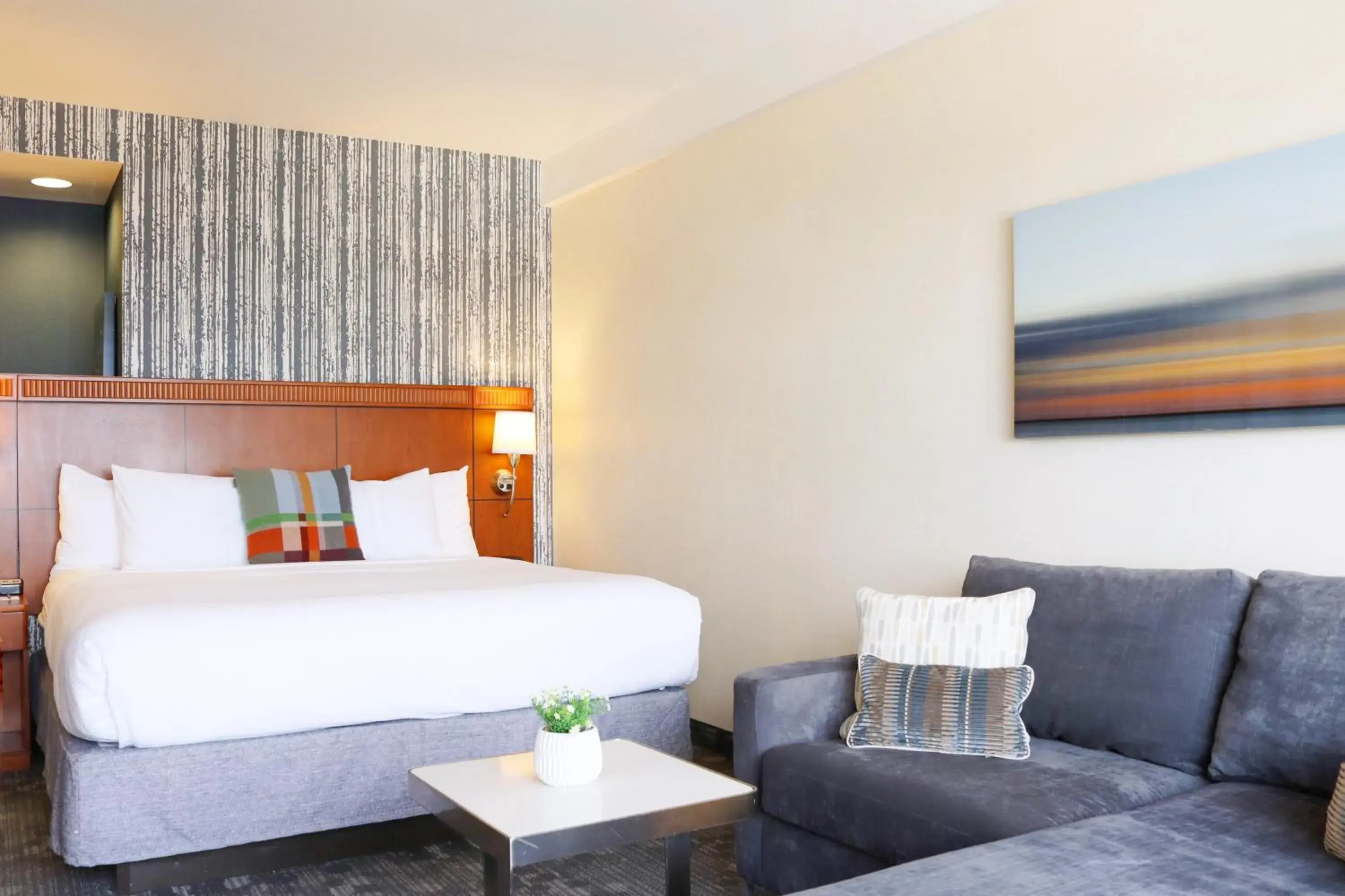 King Room with Sofa Bed, Whirlpool and Limited View in Courtyard Burlington Harbor King Room with Sofa Bed, Whirlpool and Limited View in Courtyard Burlington Harbor