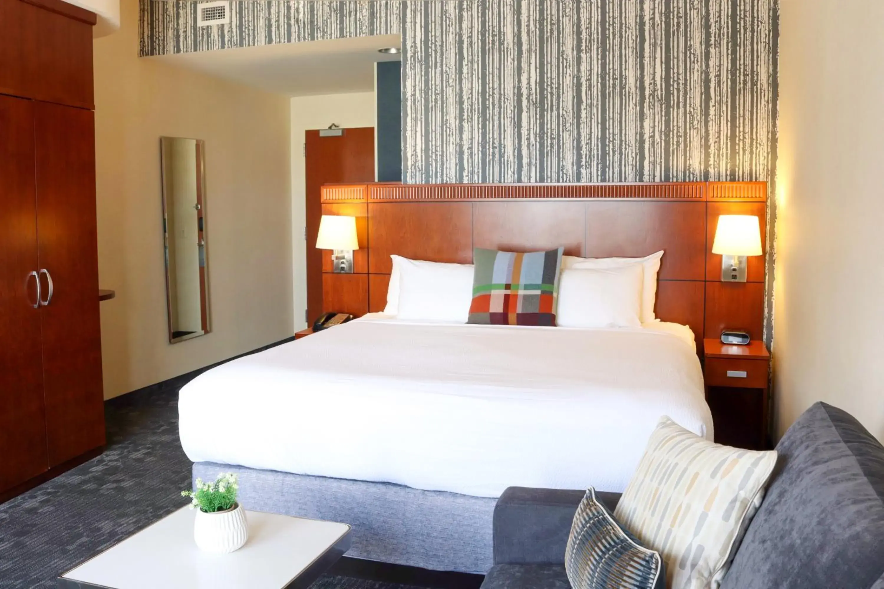 King Room with Sofa Bed and City View in Courtyard Burlington Harbor King Room with Sofa Bed and City View in Courtyard Burlington Harbor