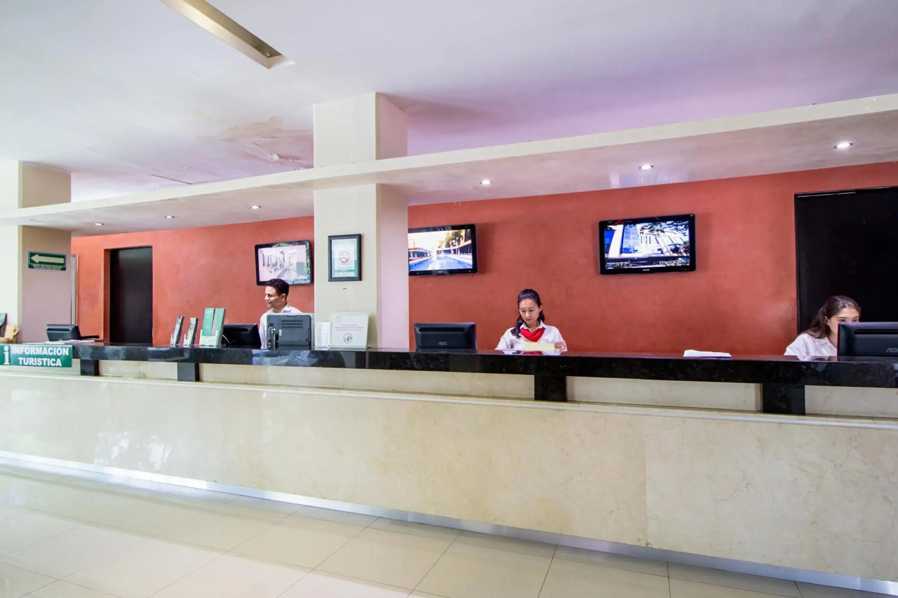 Lobby or reception in Hotel El Español Paseo de Montejo Lobby or reception in Hotel El Español Paseo de Montejo
