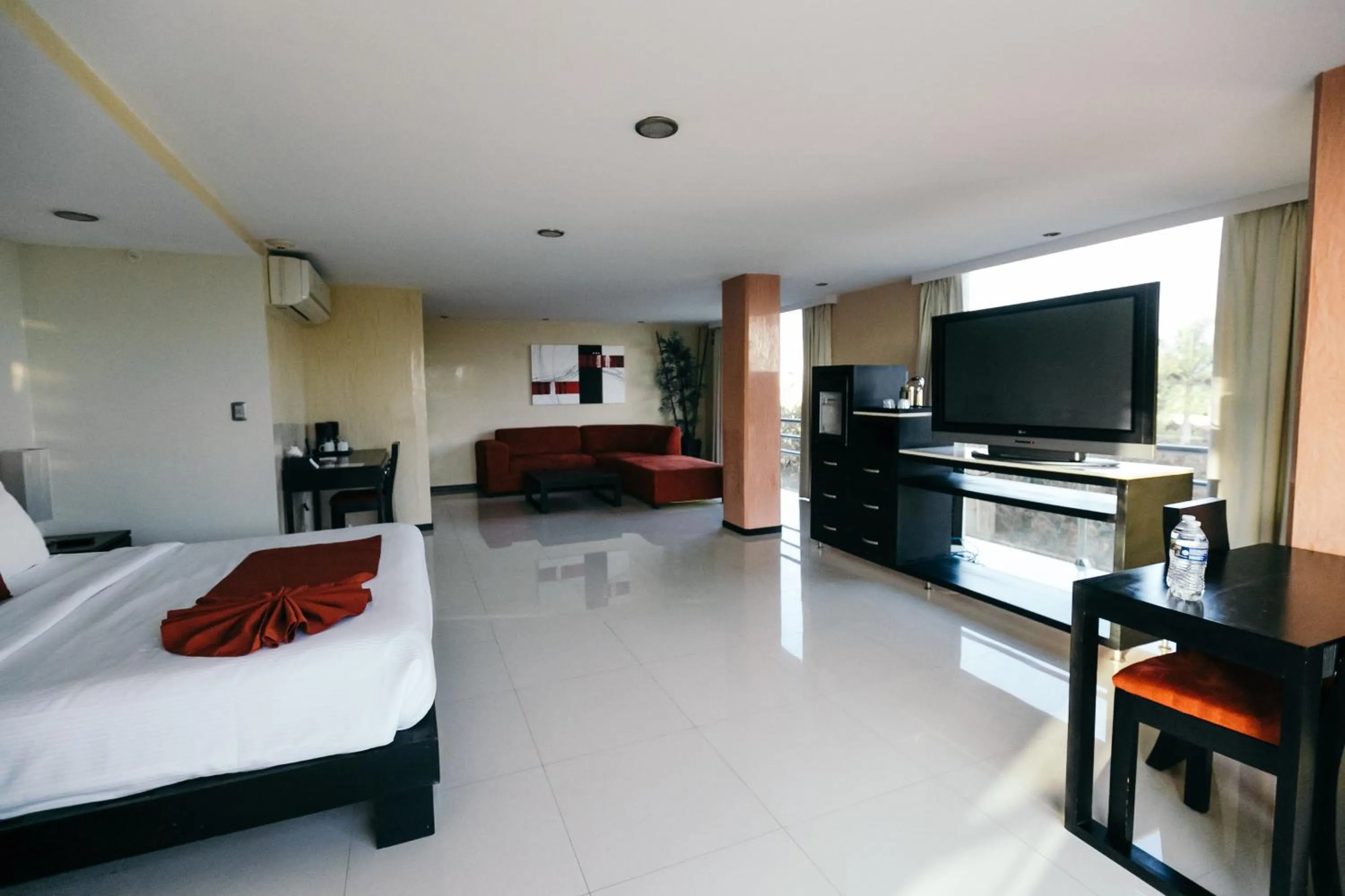 TV and multimedia, Bed in Hotel El Español Paseo de Montejo