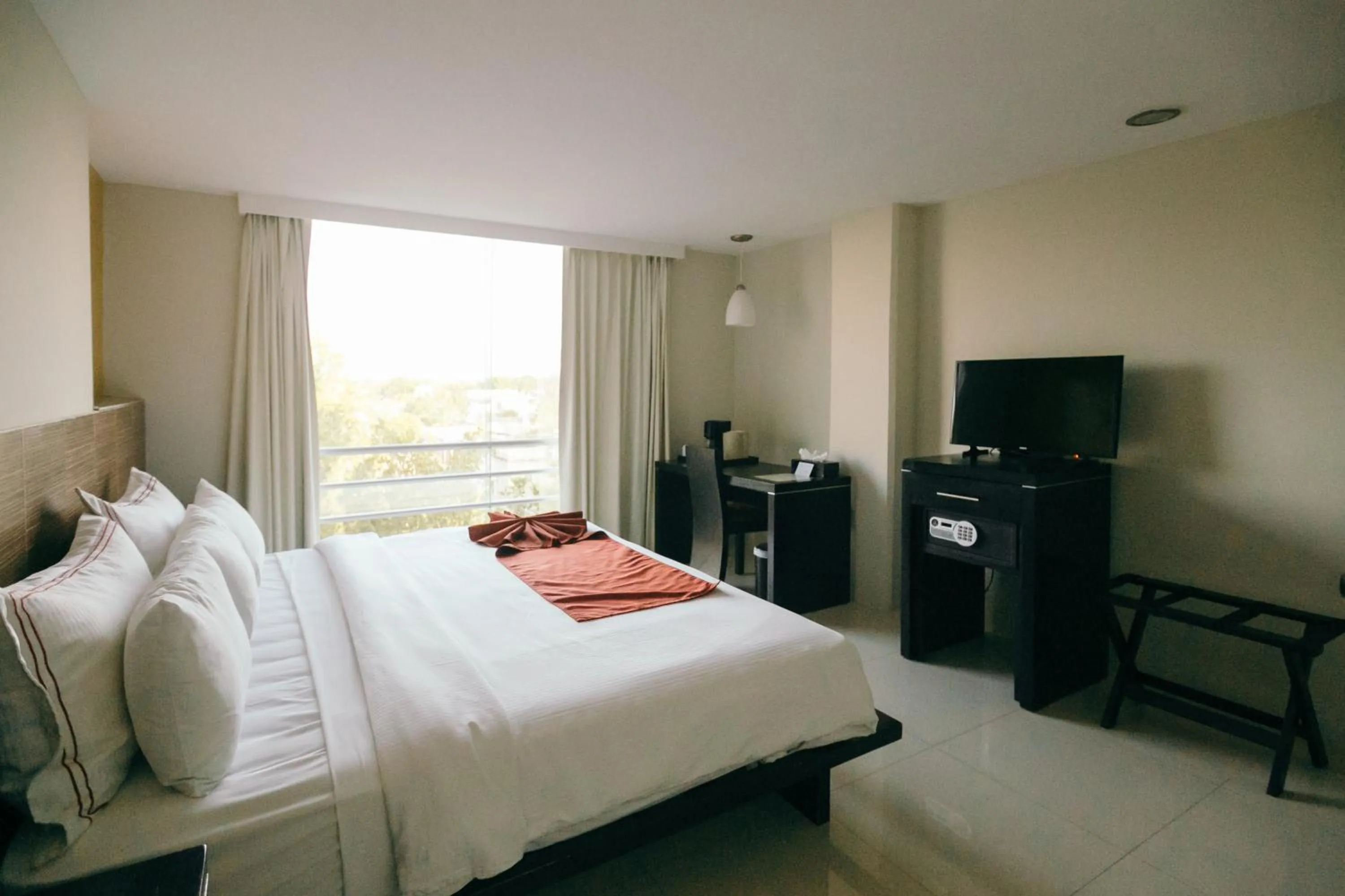 View (from property/room), Bed in Hotel El Español Paseo de Montejo