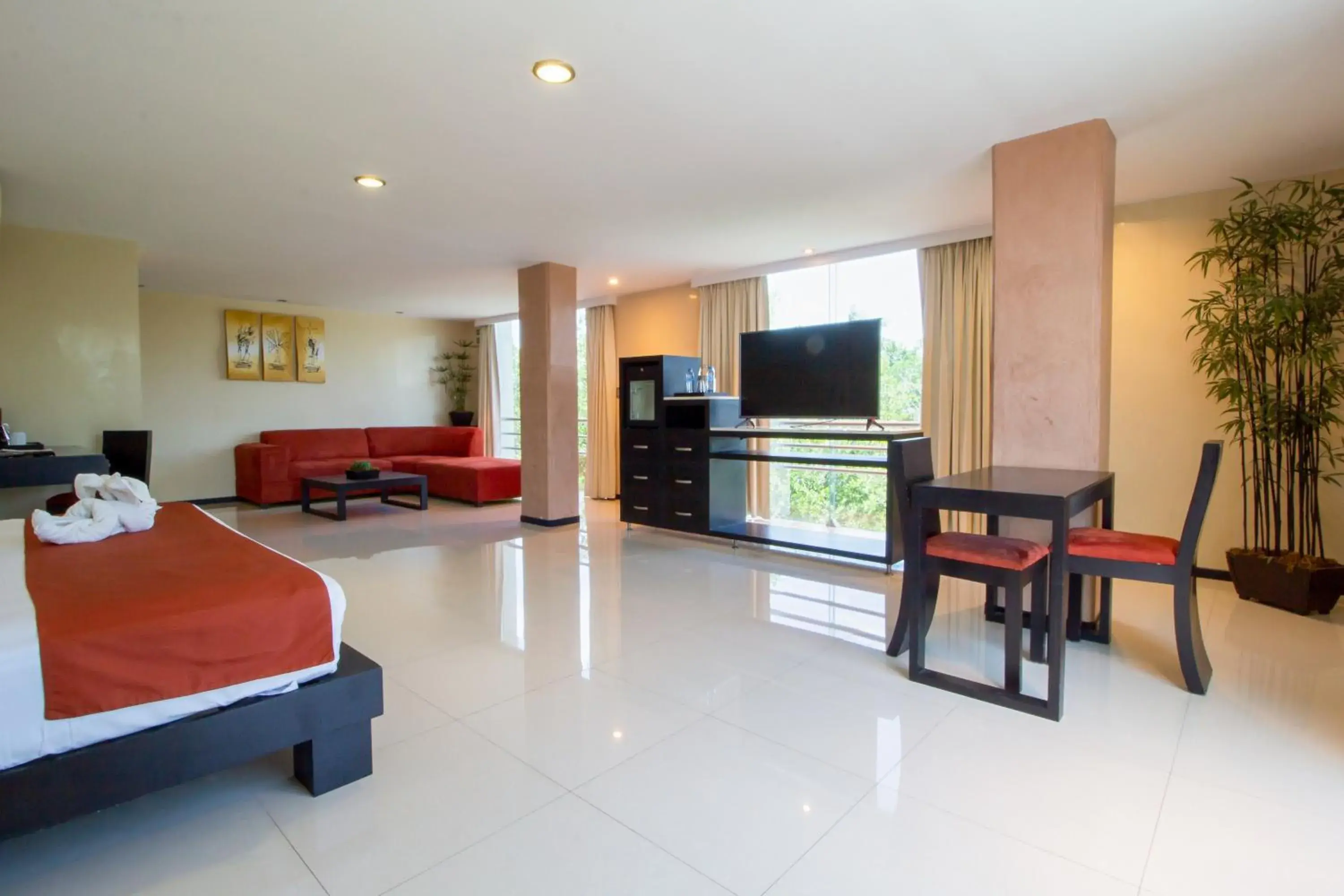 TV and multimedia, Bed in Hotel El Español Paseo de Montejo TV and multimedia, Bed in Hotel El Español Paseo de Montejo