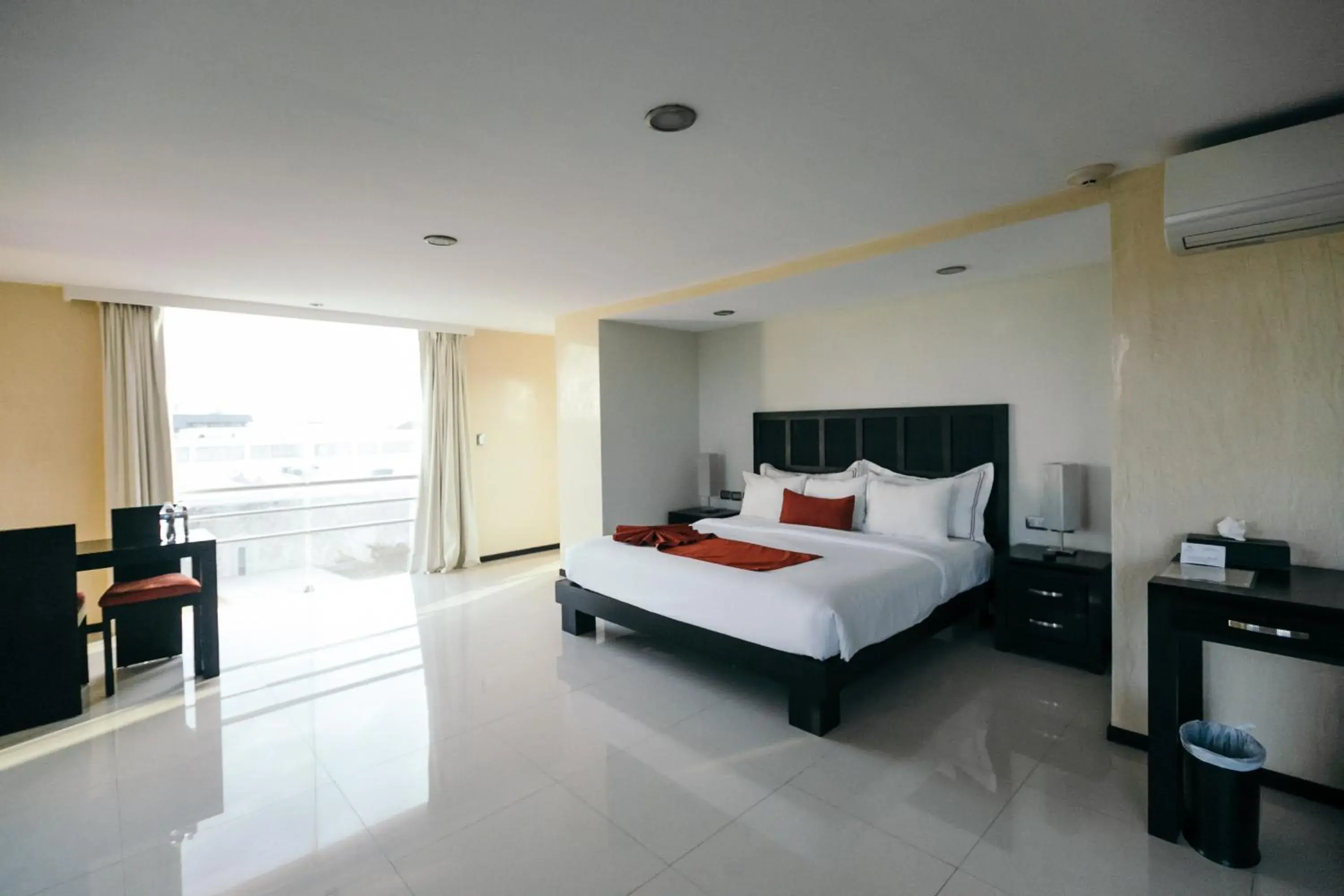 King Suite in Hotel El Español Paseo de Montejo King Suite in Hotel El Español Paseo de Montejo