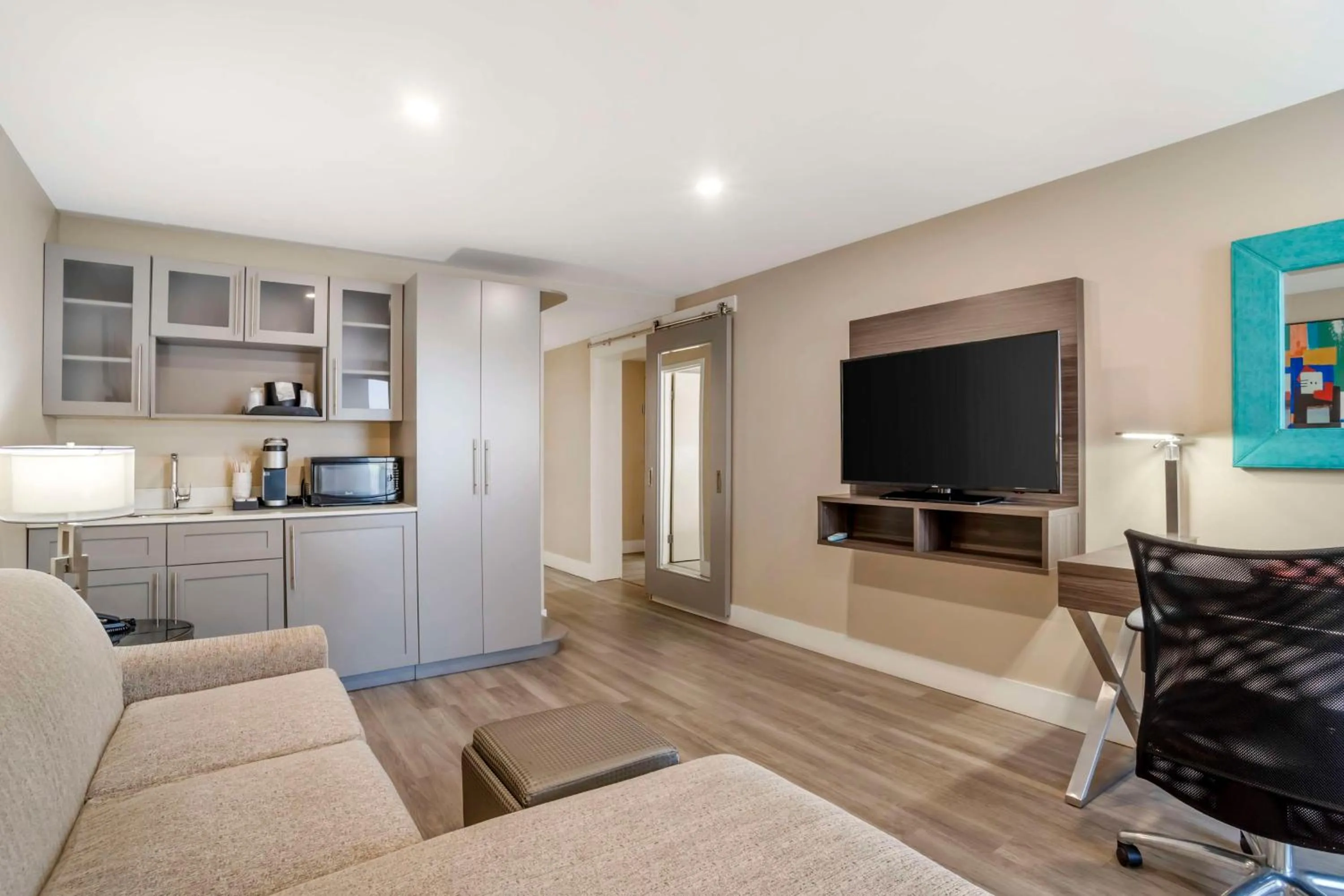 Bedroom in Best Western Plus Greenville I-385 Inn & Suites