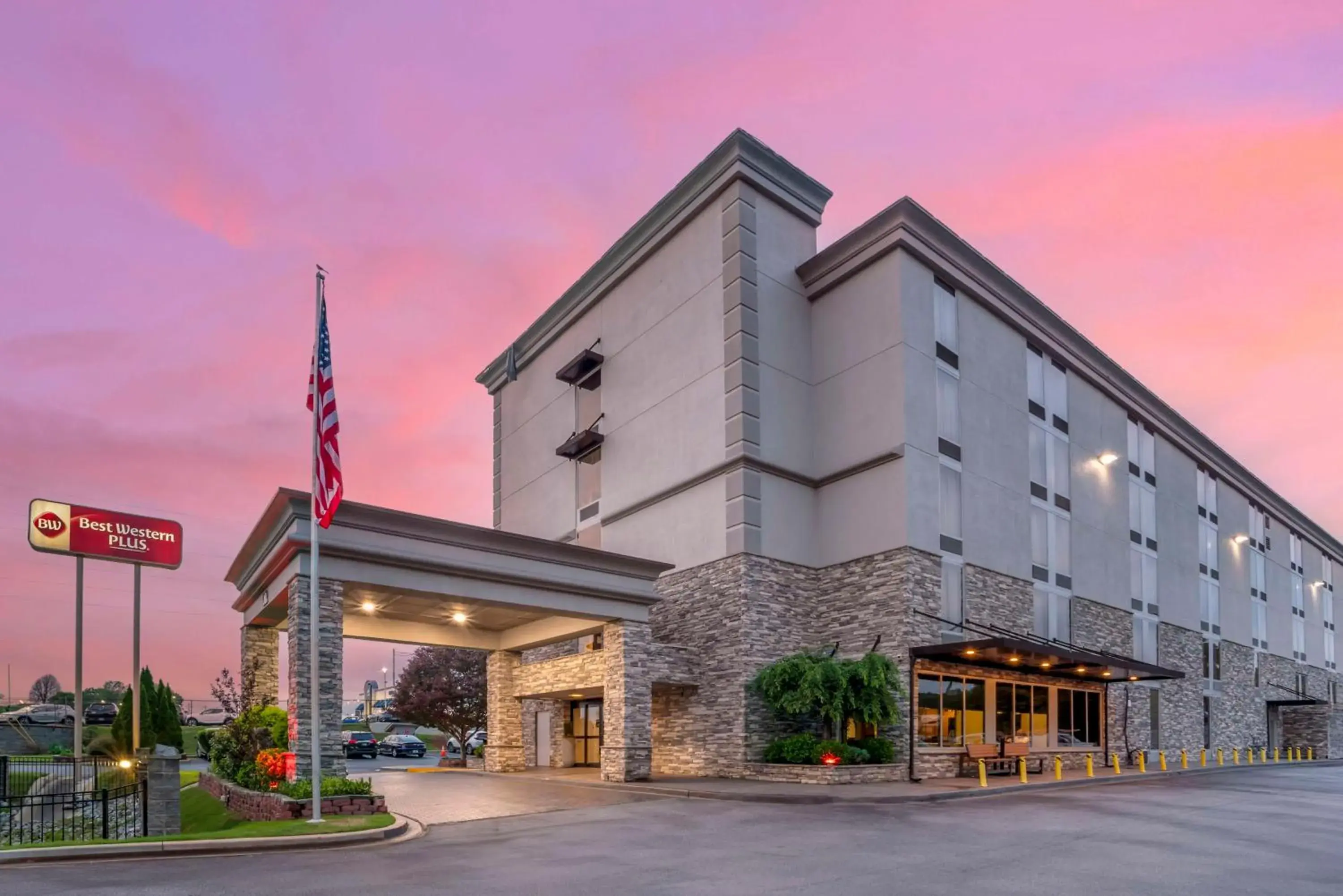 Property building in Best Western Plus Greenville I-385 Inn & Suites Property building in Best Western Plus Greenville I-385 Inn & Suites