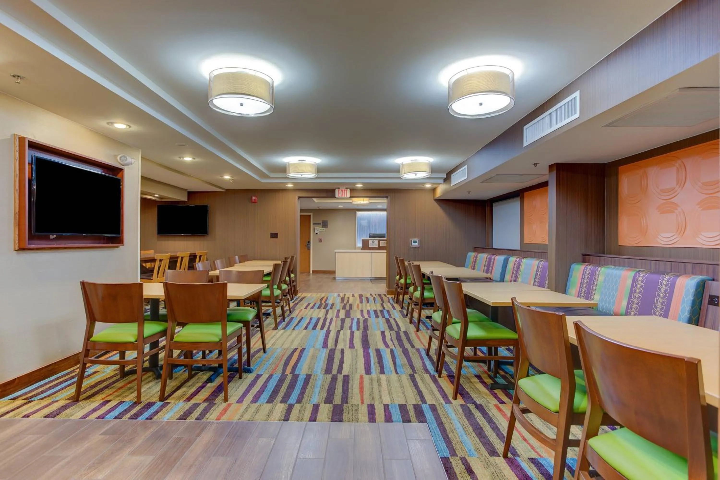 Breakfast in Fairfield Inn by Marriott Burlington Williston