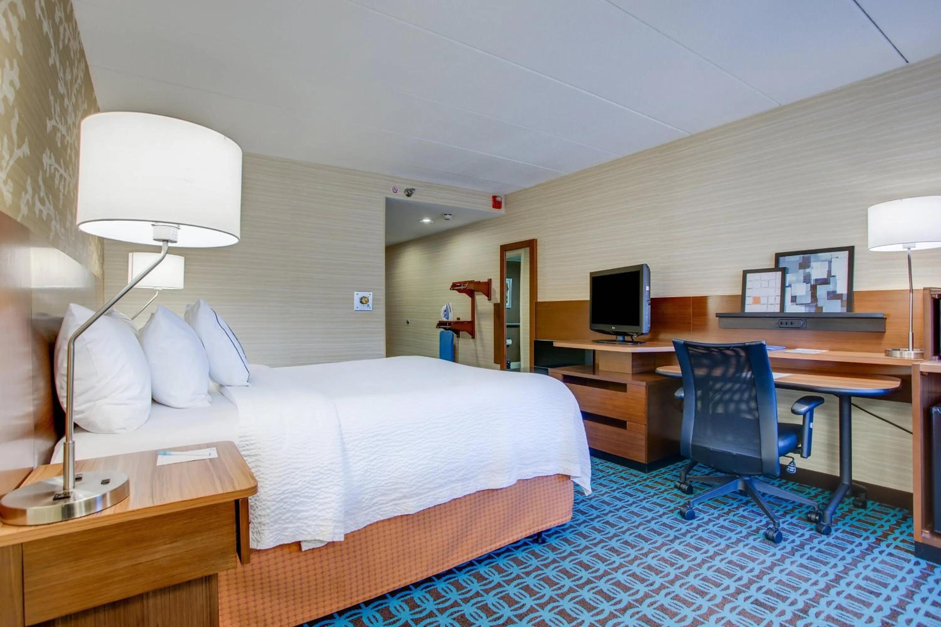 Photo of the whole room, Bed in Fairfield Inn by Marriott Burlington Williston